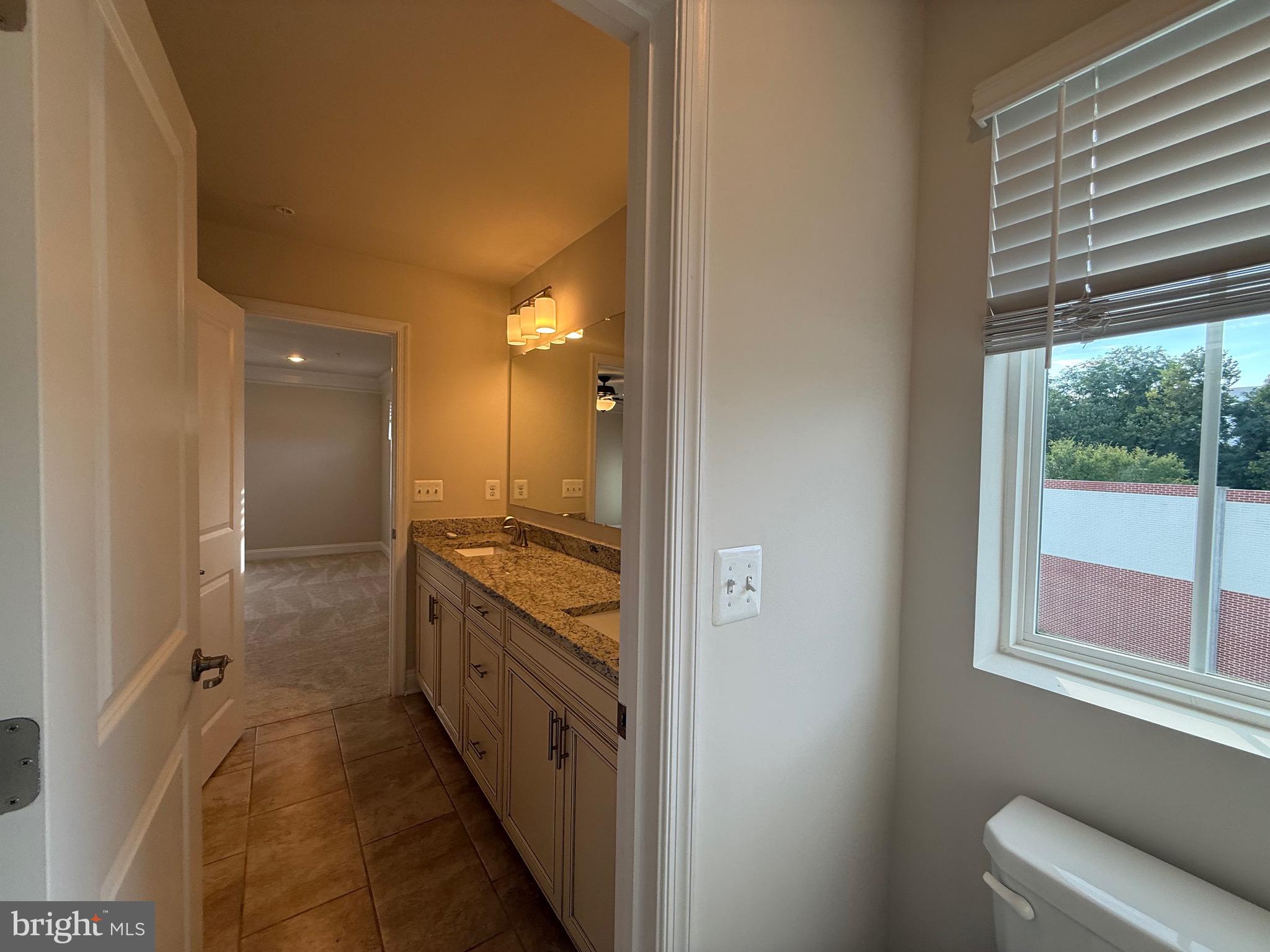 OXFORD SQUARE - Residential