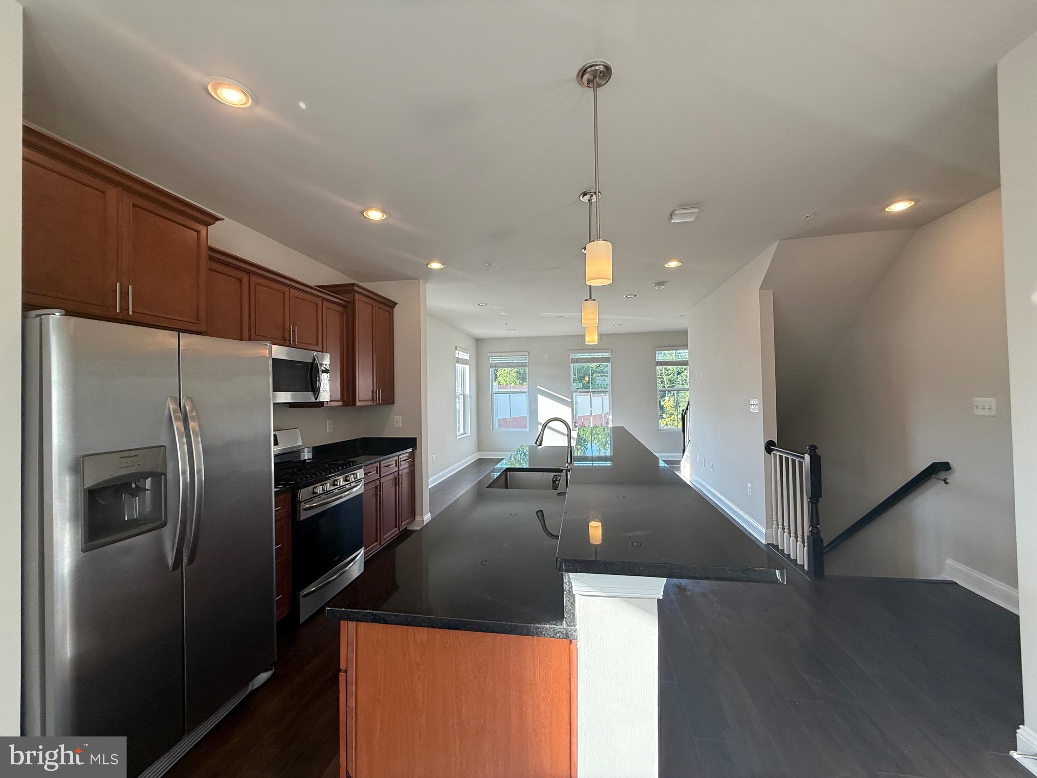 OXFORD SQUARE - Residential