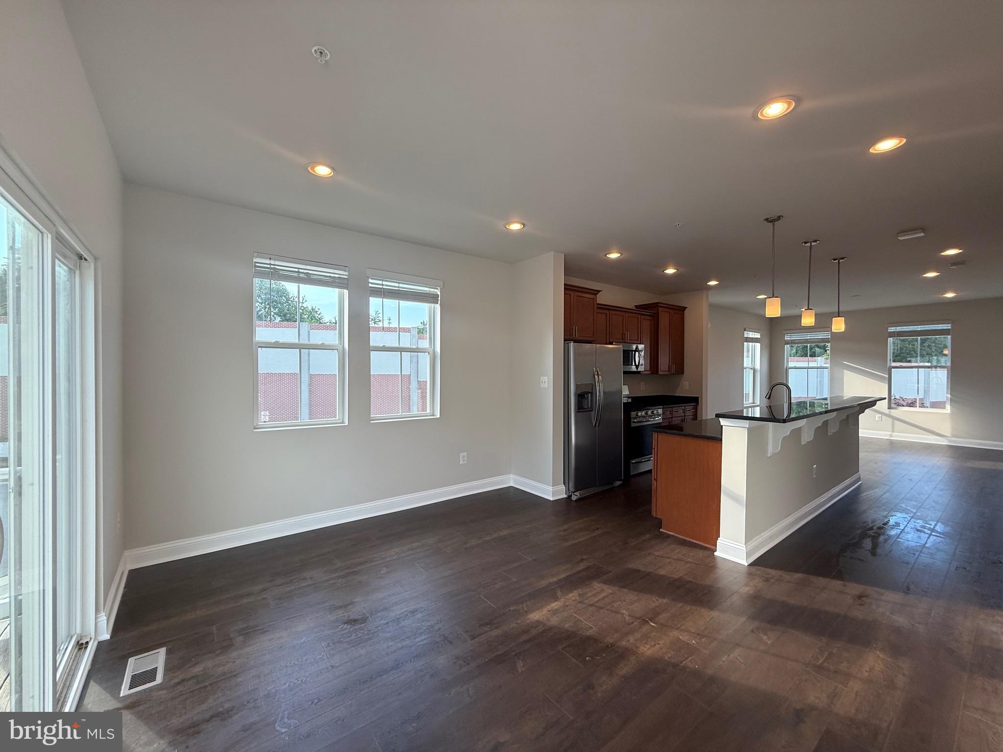 OXFORD SQUARE - Residential