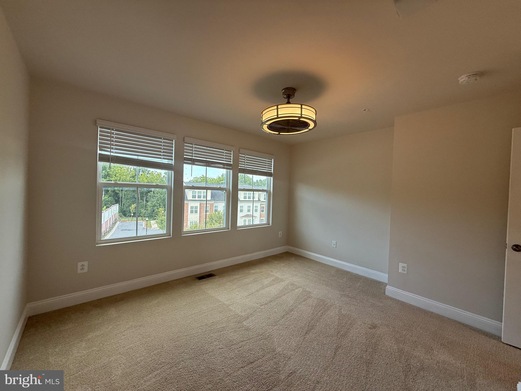 OXFORD SQUARE - Residential