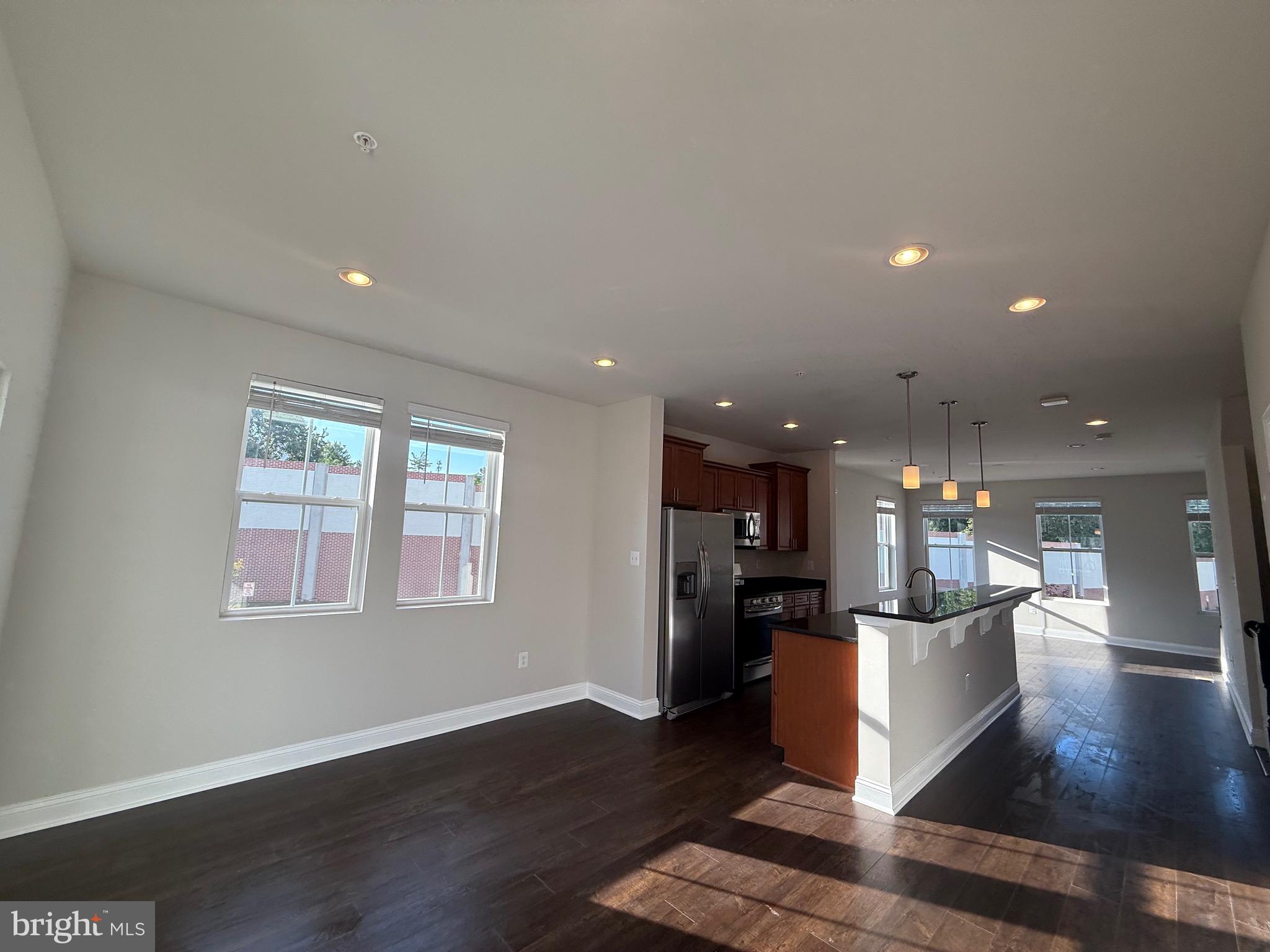 OXFORD SQUARE - Residential