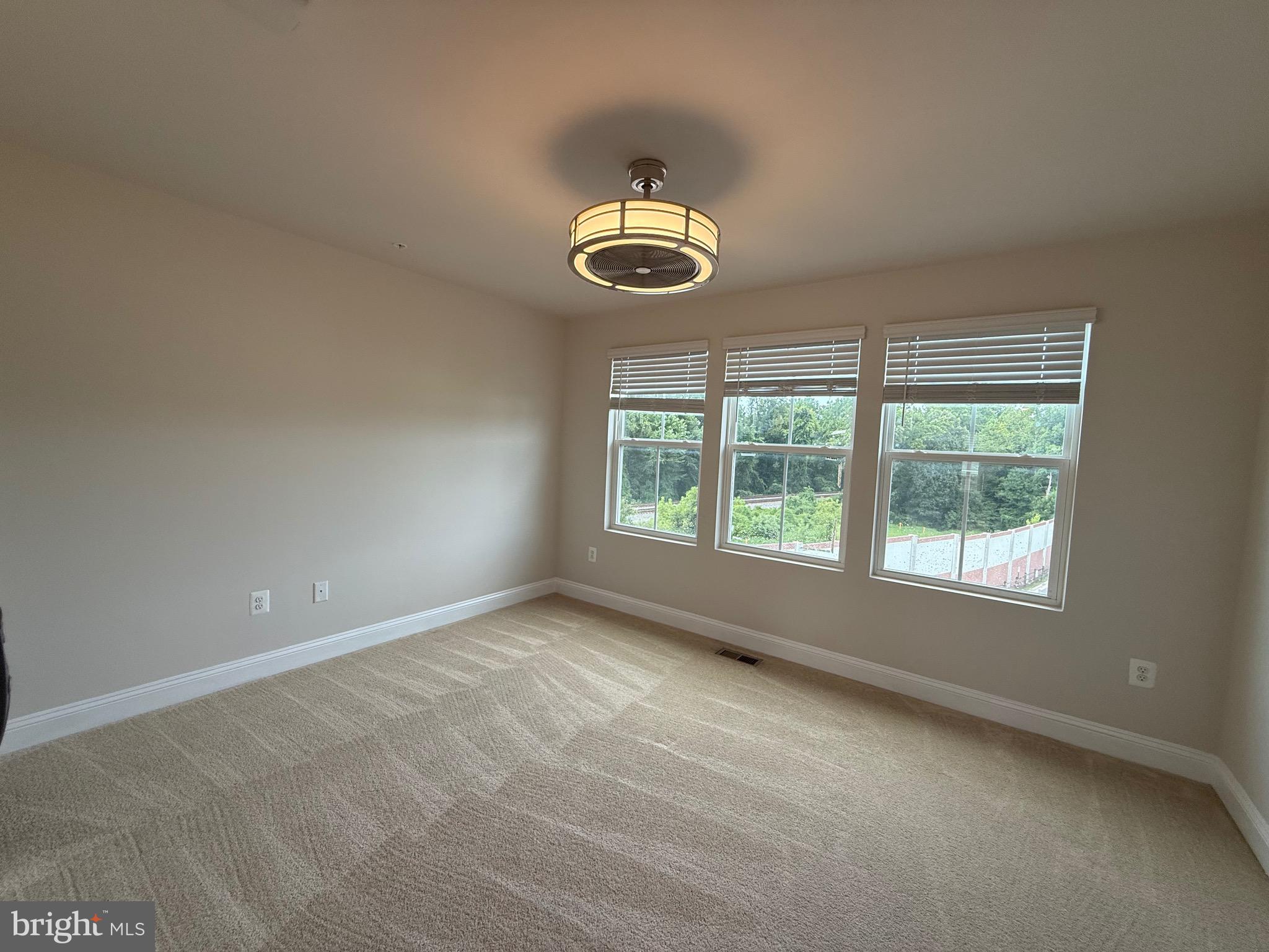 OXFORD SQUARE - Residential