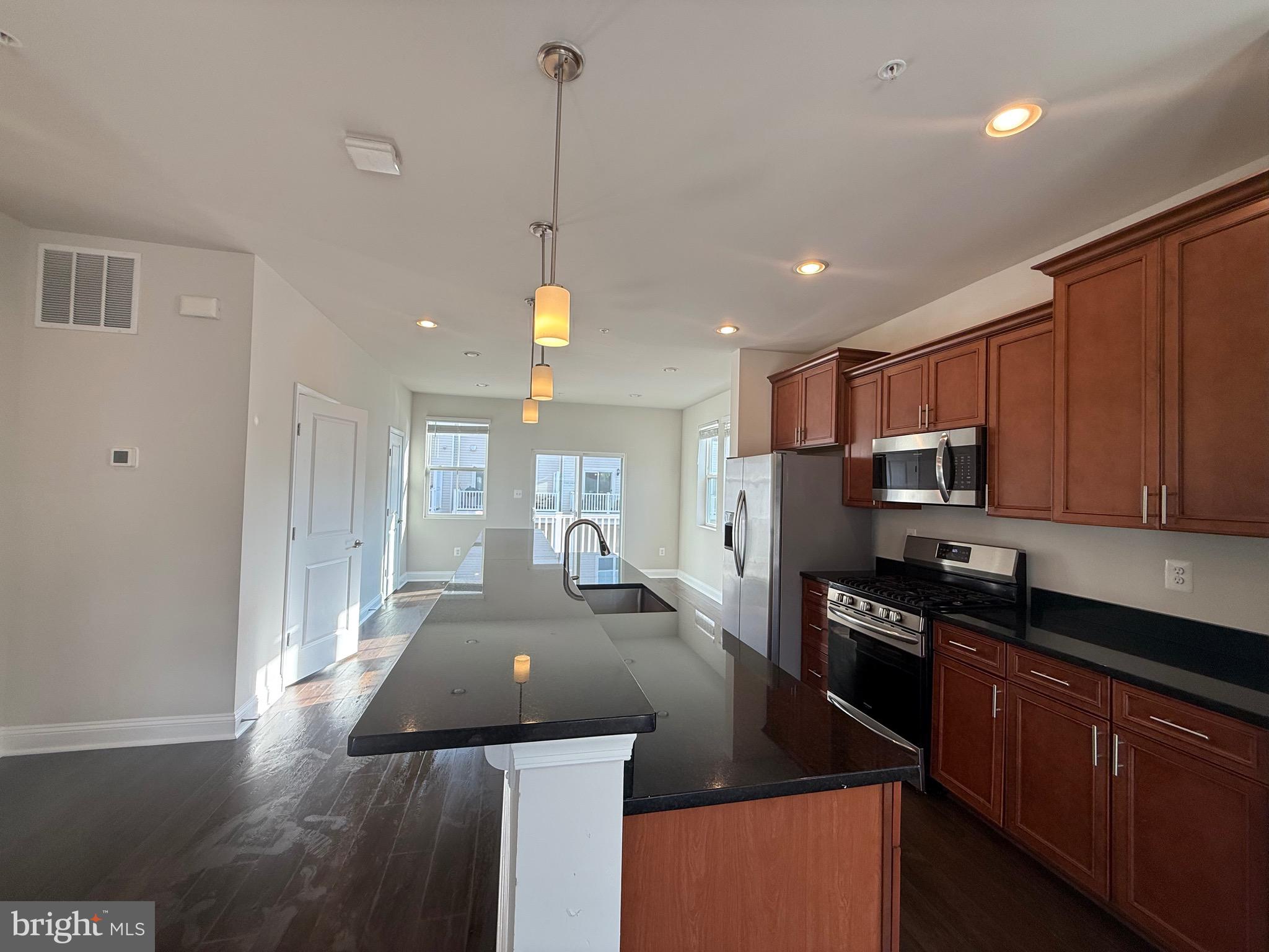 OXFORD SQUARE - Residential