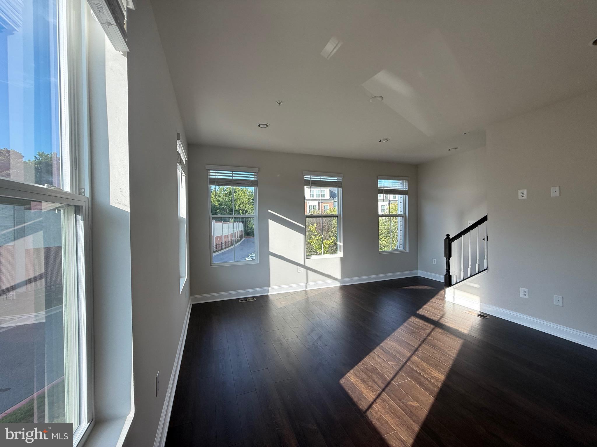 OXFORD SQUARE - Residential