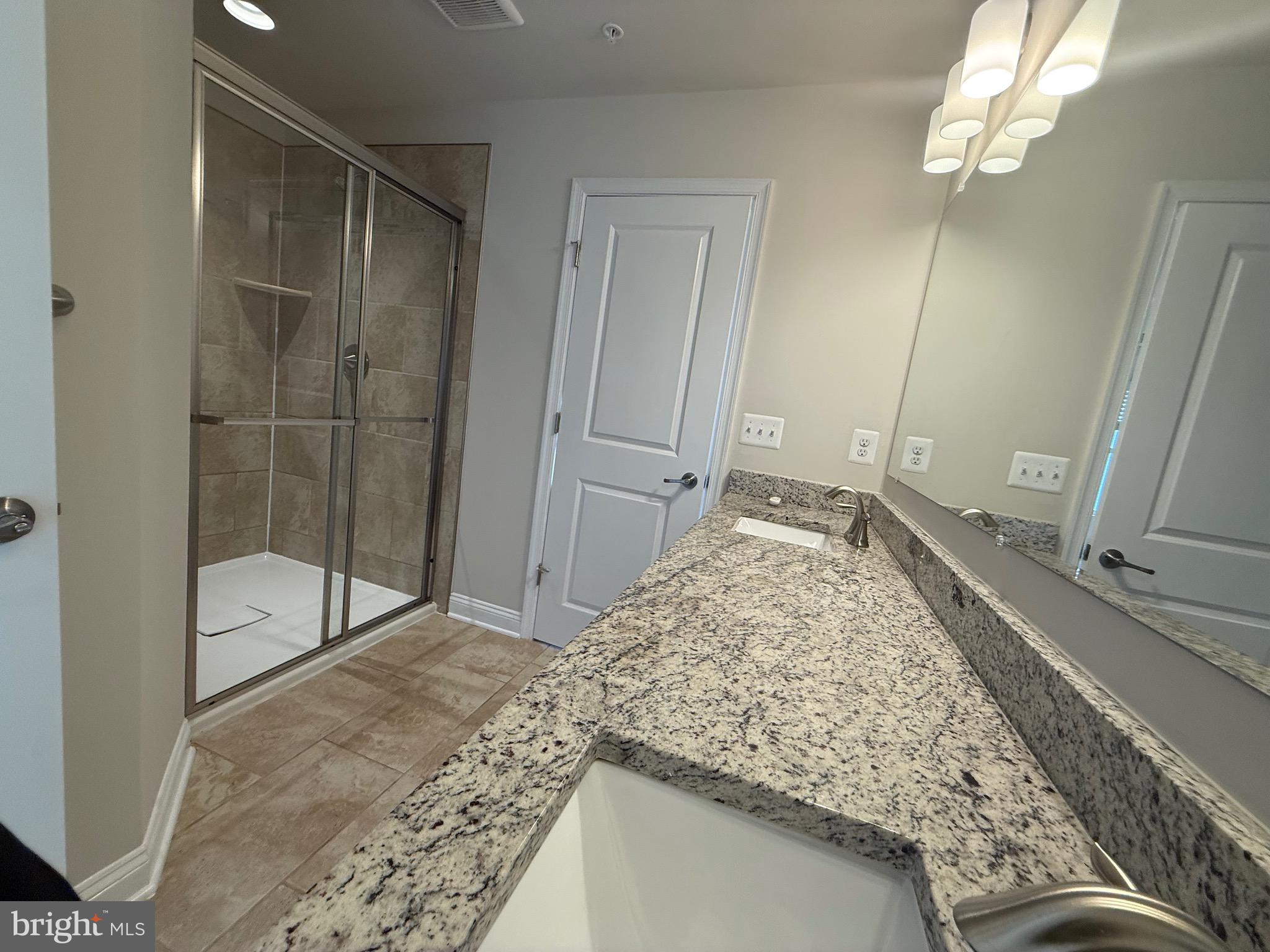 OXFORD SQUARE - Residential