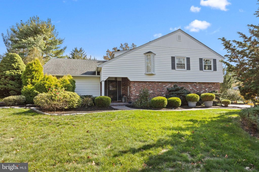 Photo of 17 Averstone Drive E, WASHINGTON CROSSING, PA 18977 (MLS # PABU2108132)
