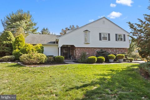 17 AVERSTONE DRIVE E WASHINGTON CROSSING PA 18977