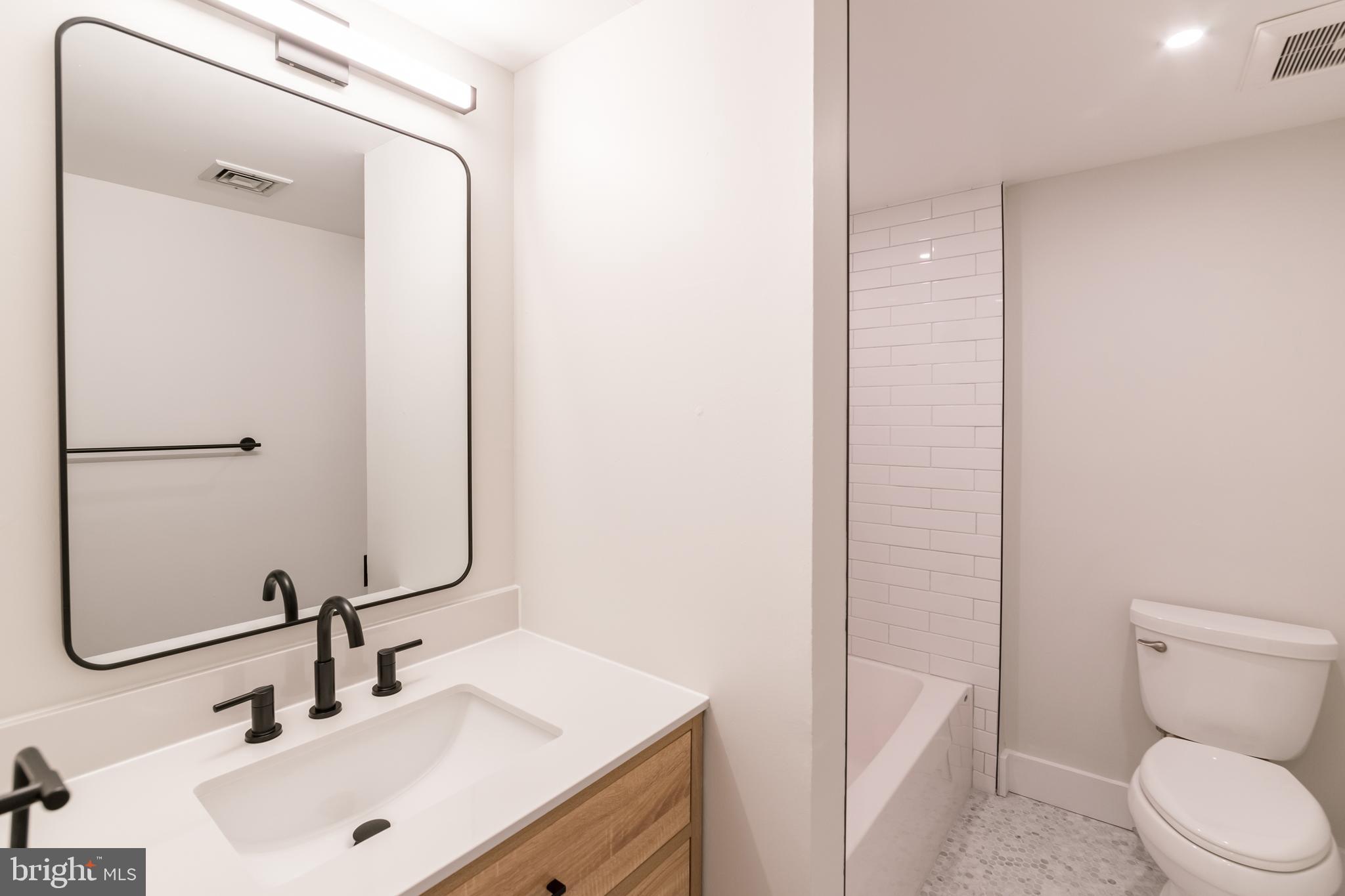 EAST PASSYUNK CROSSING - Residential Lease