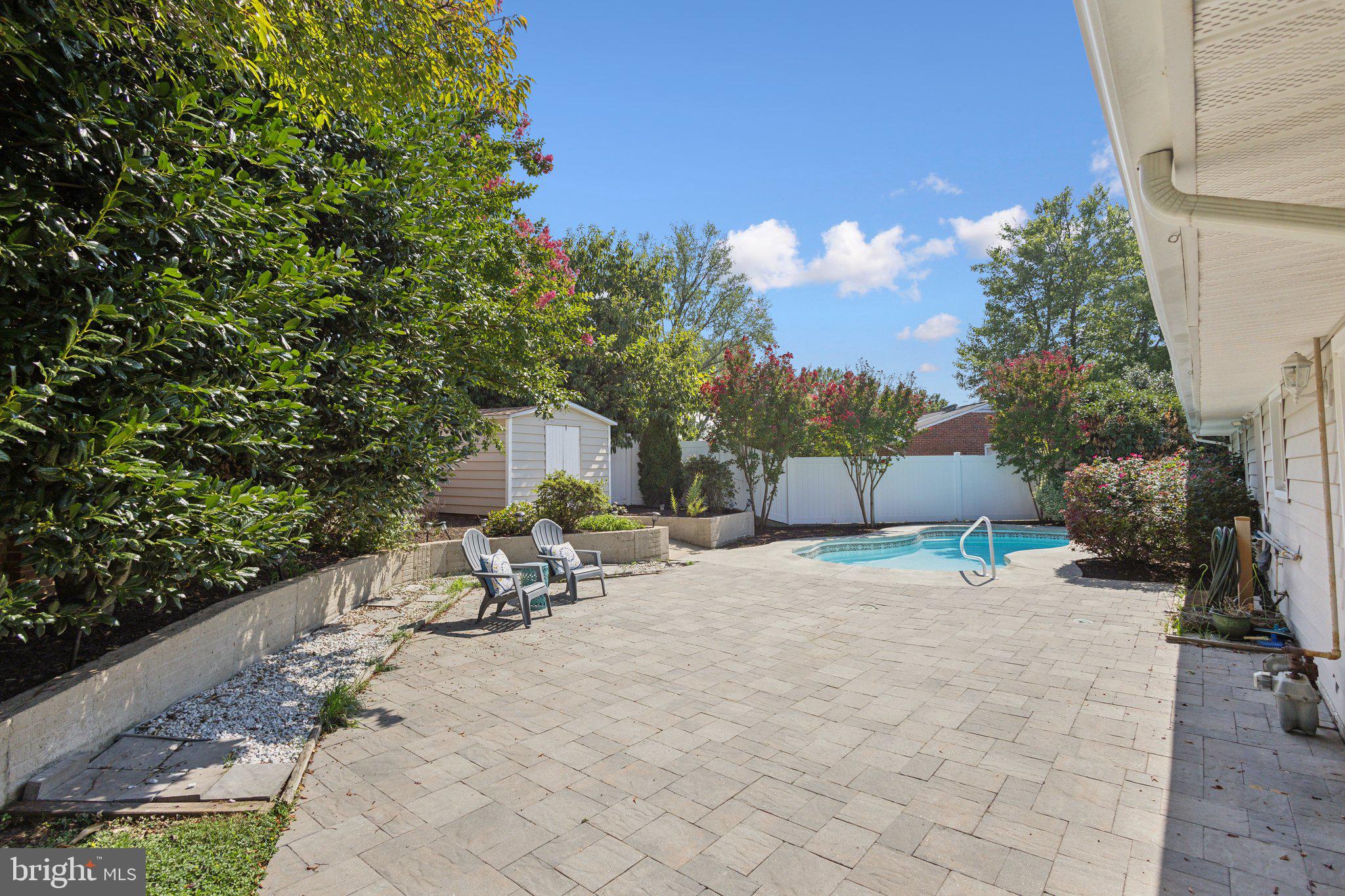 FAIRFAX HOMES - Residential