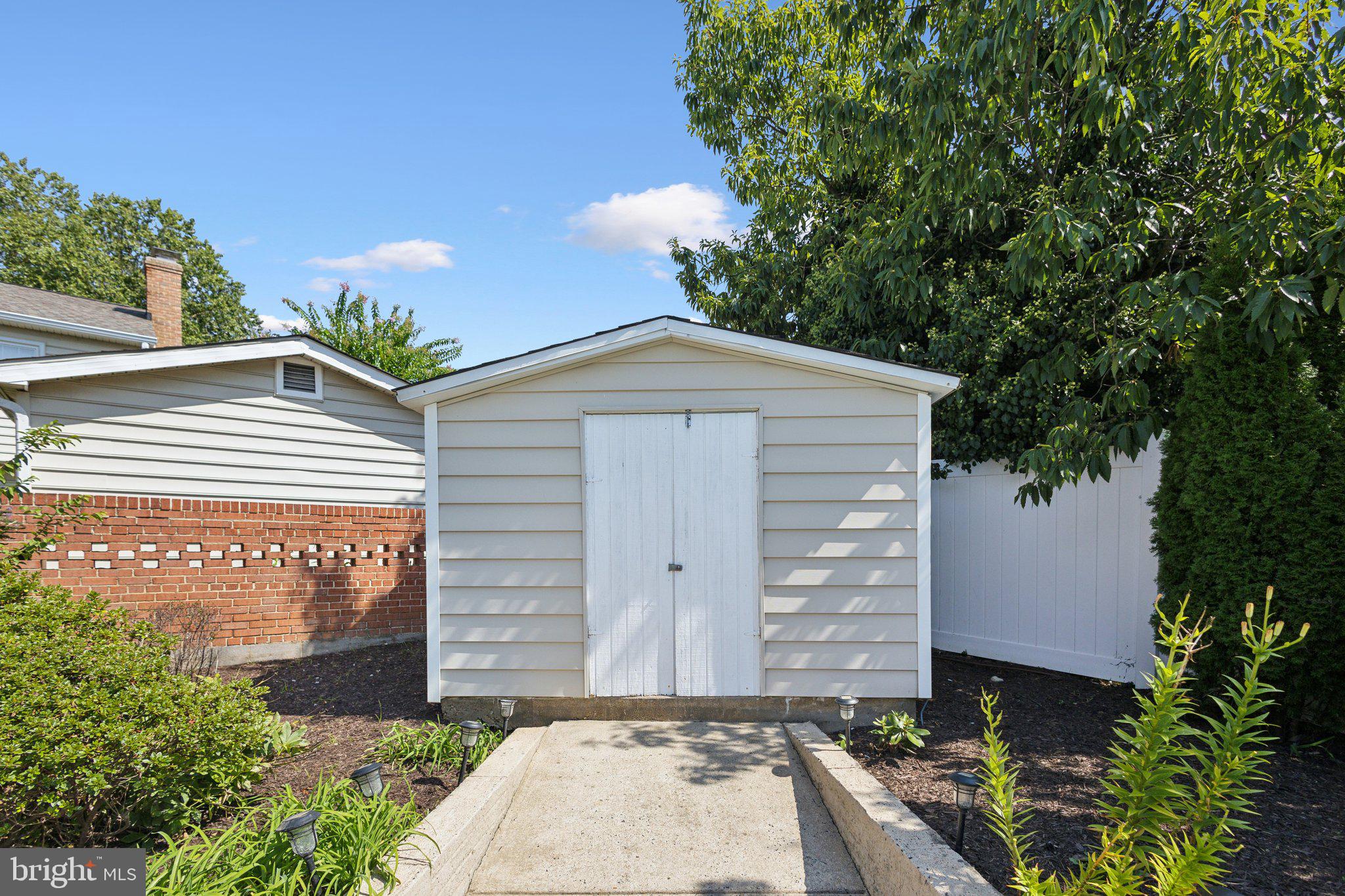 FAIRFAX HOMES - Residential