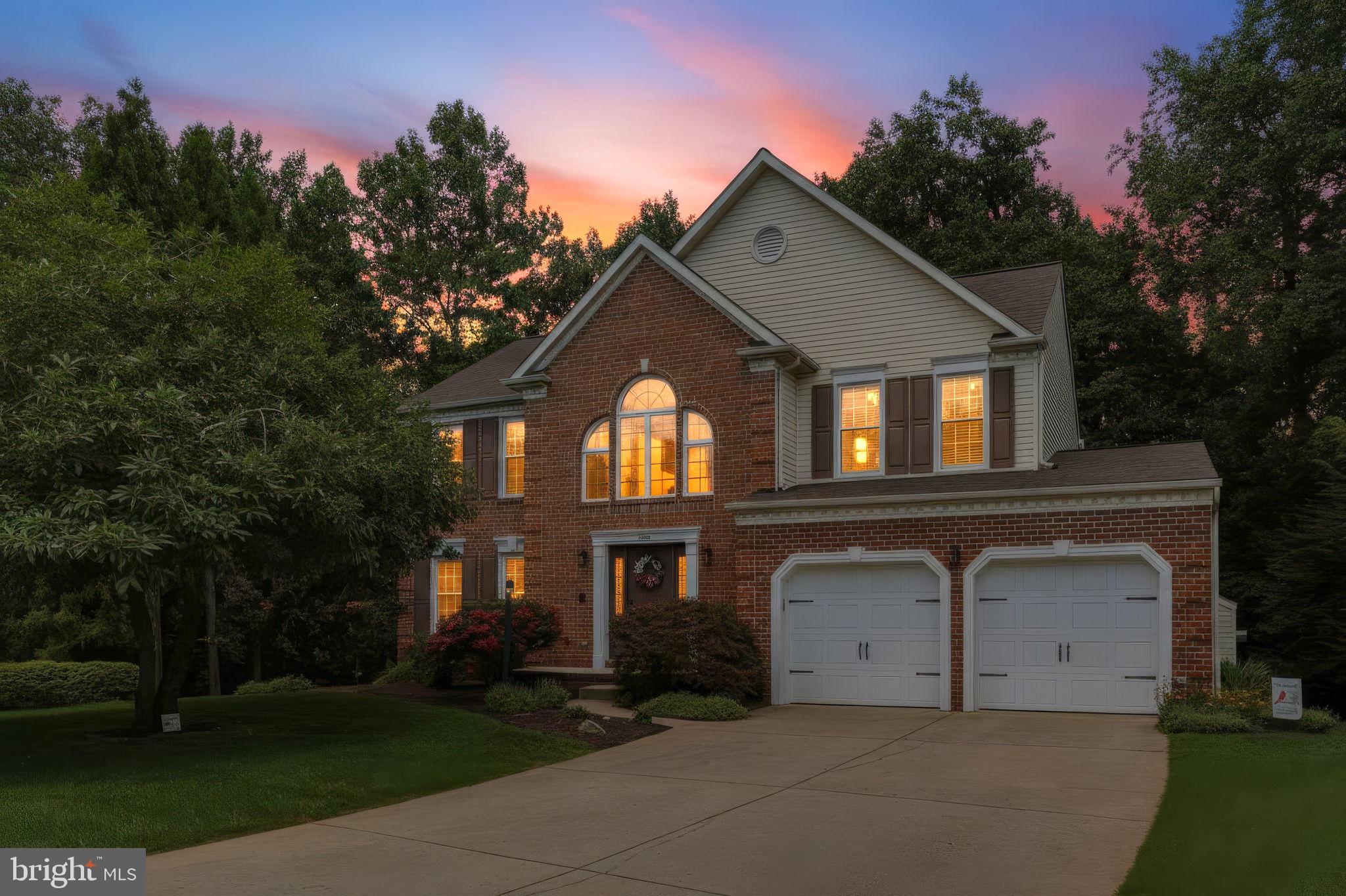 1002 MULHOLLAND COURT