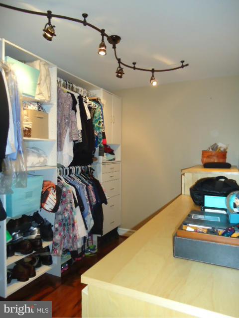 HUNT MEADOW - Residential