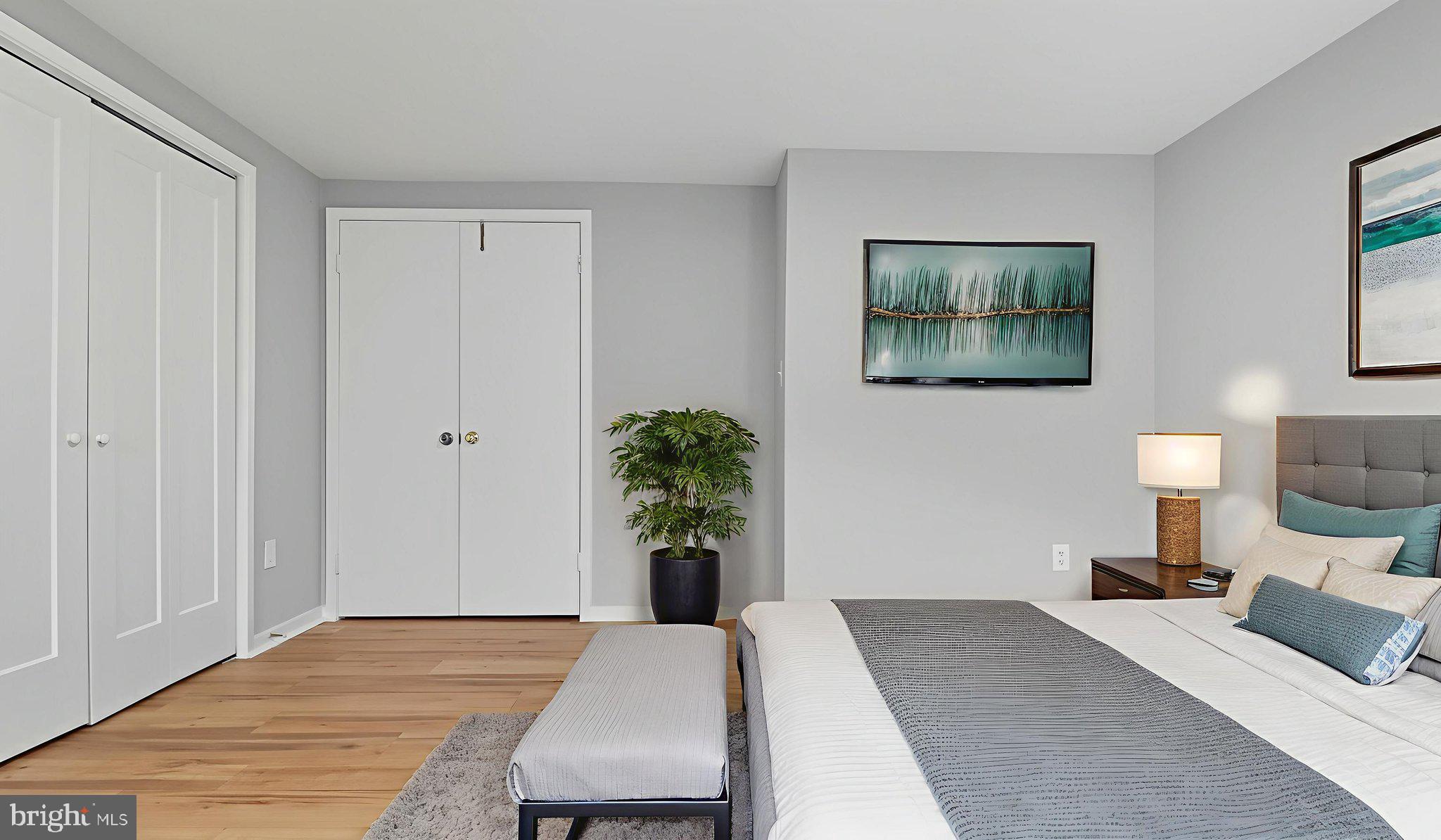 CHRISTOPHER COURT - Residential