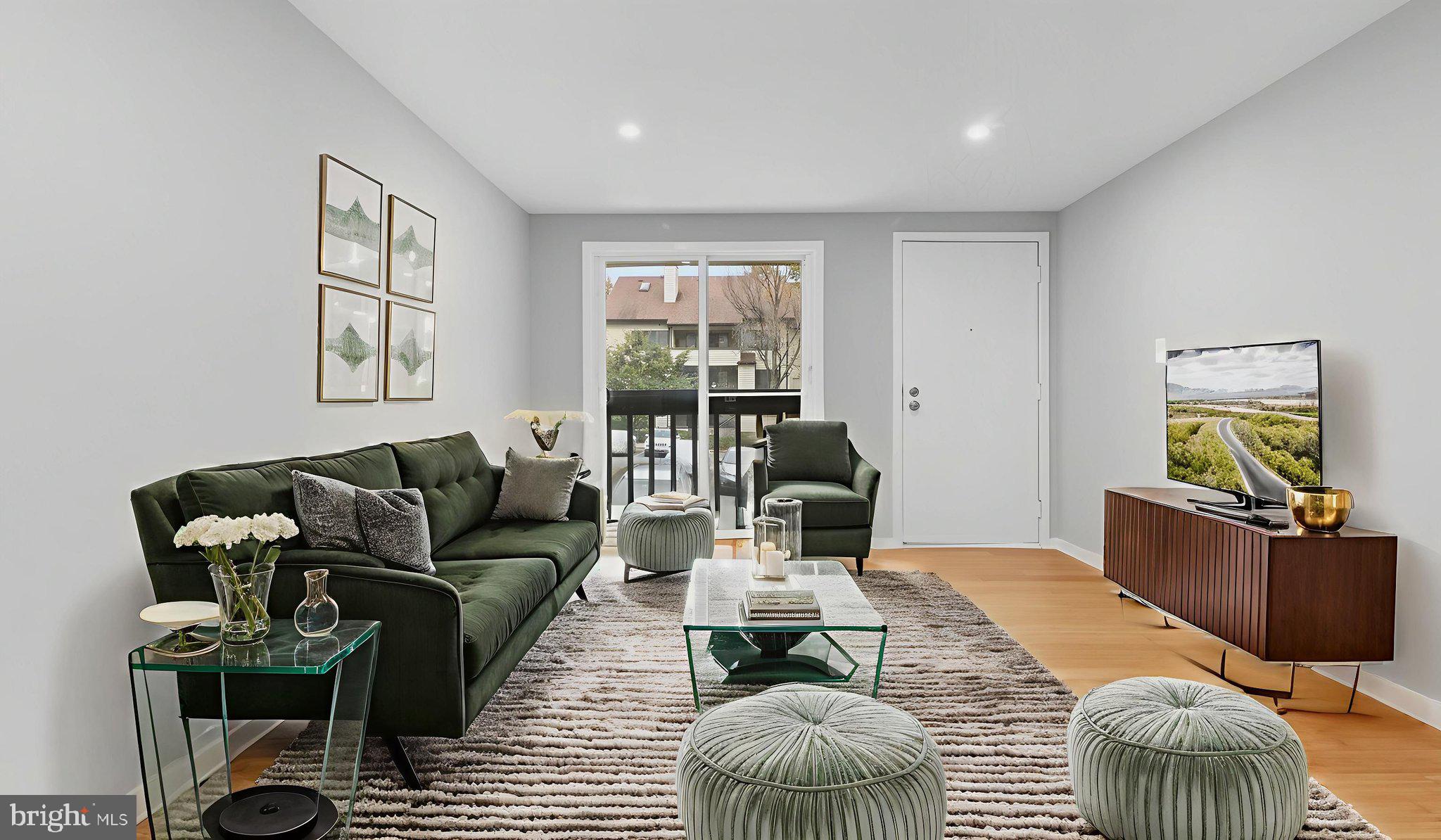 CHRISTOPHER COURT - Residential