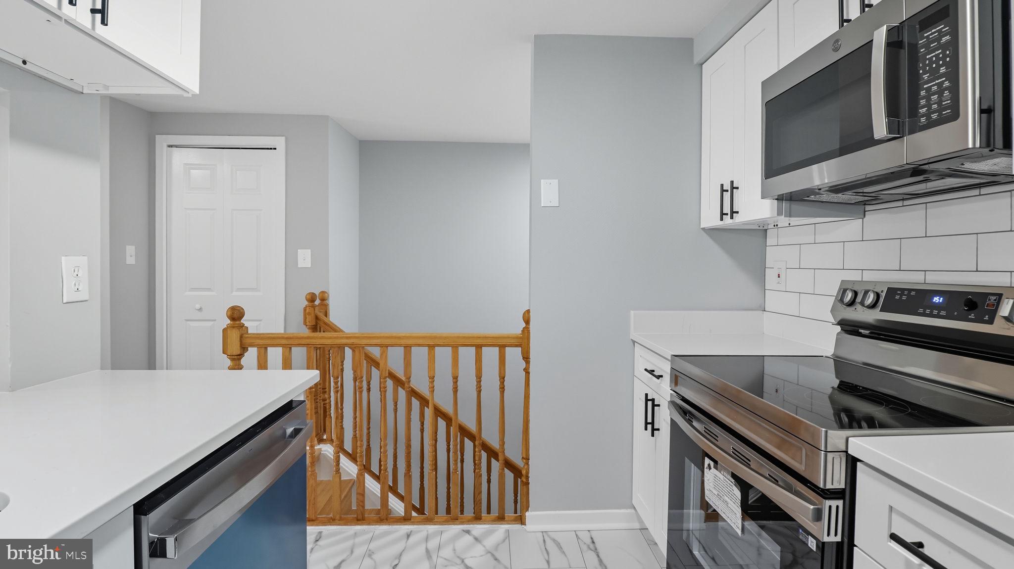 CHRISTOPHER COURT - Residential