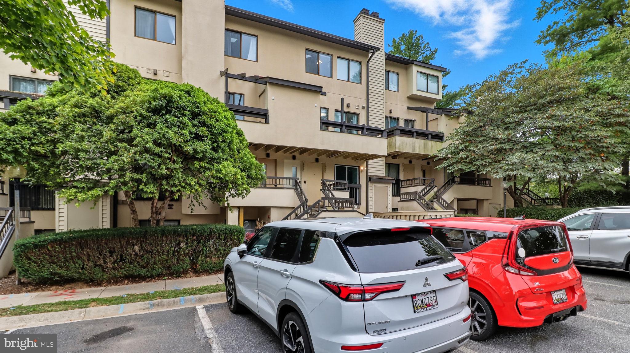 CHRISTOPHER COURT - Residential