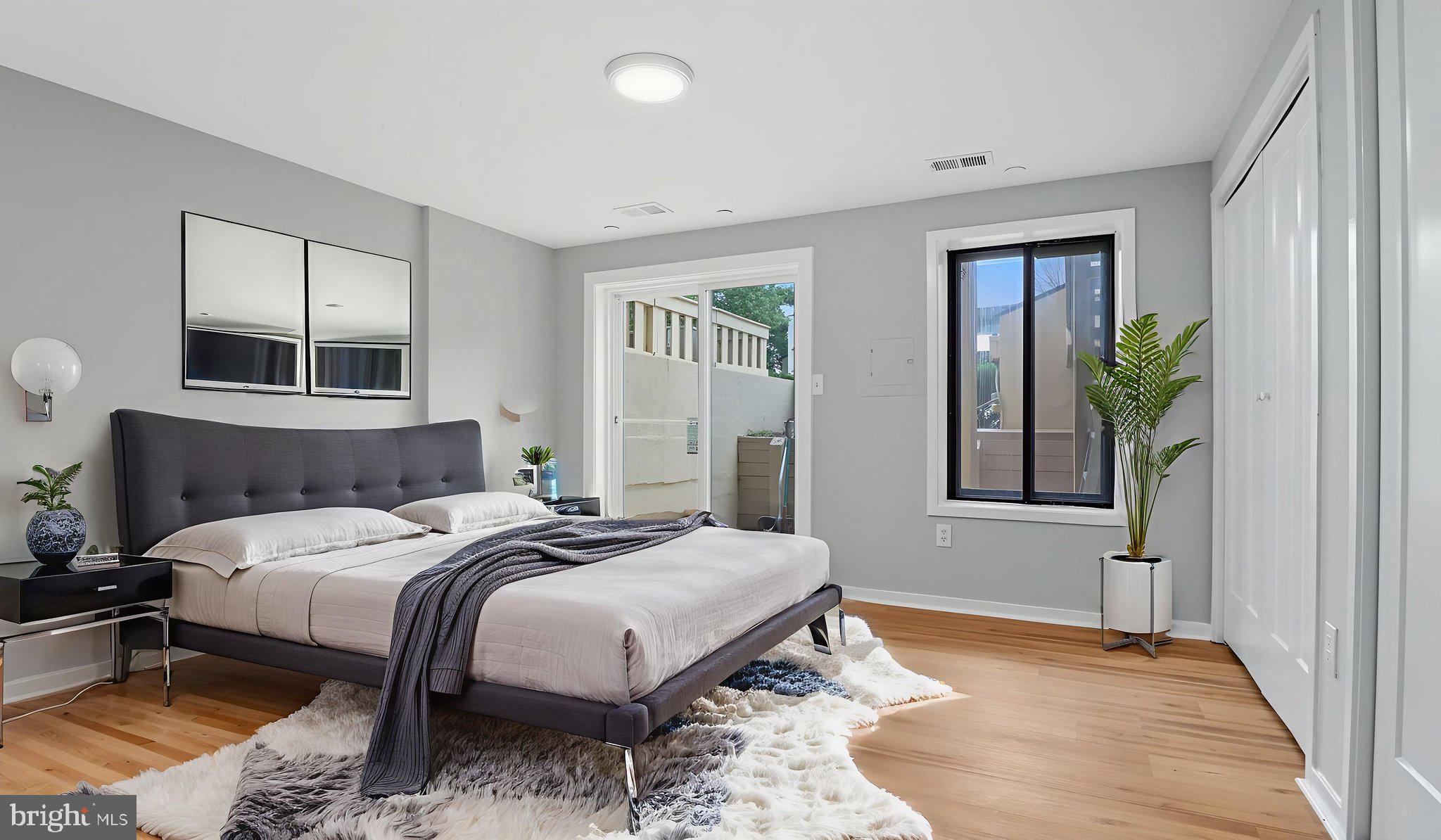 CHRISTOPHER COURT - Residential