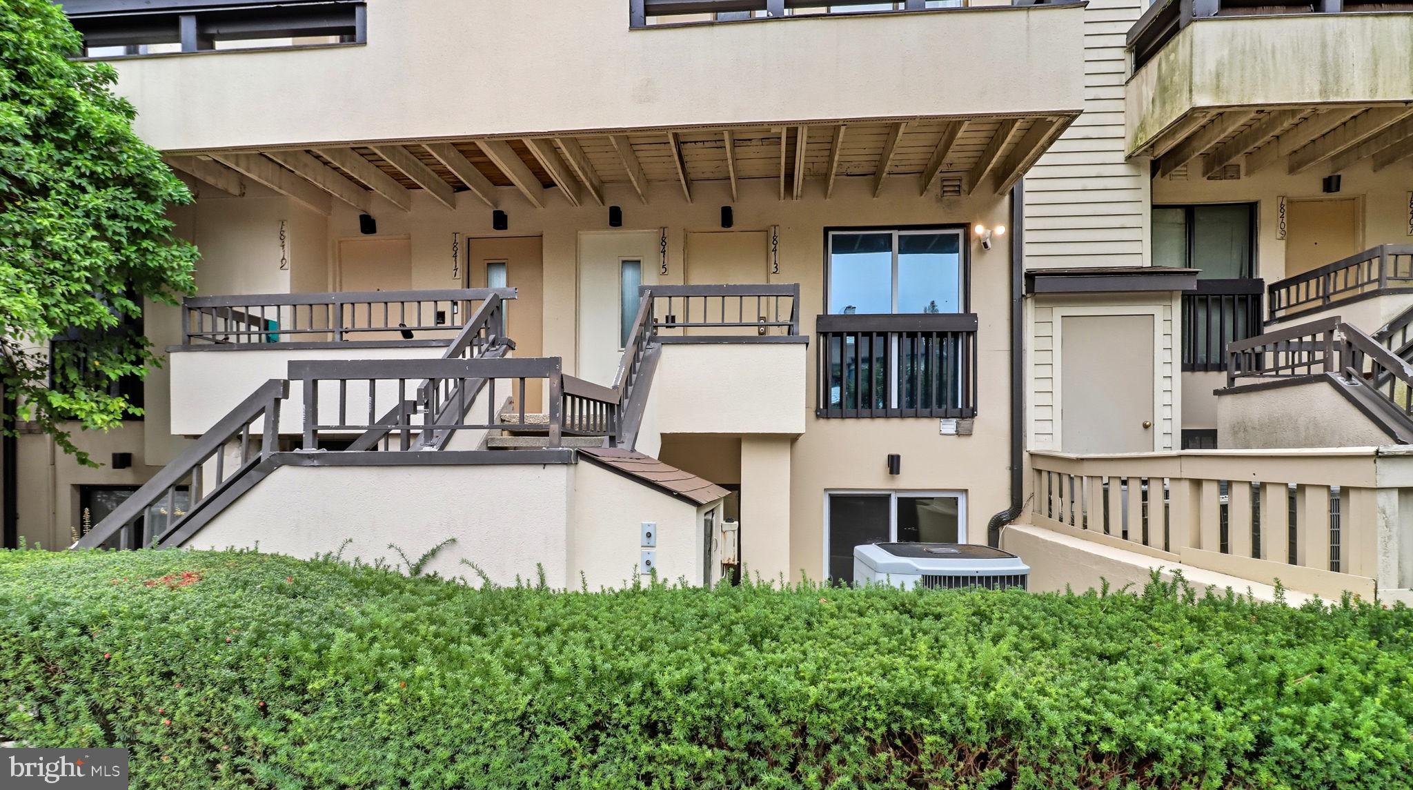 CHRISTOPHER COURT - Residential