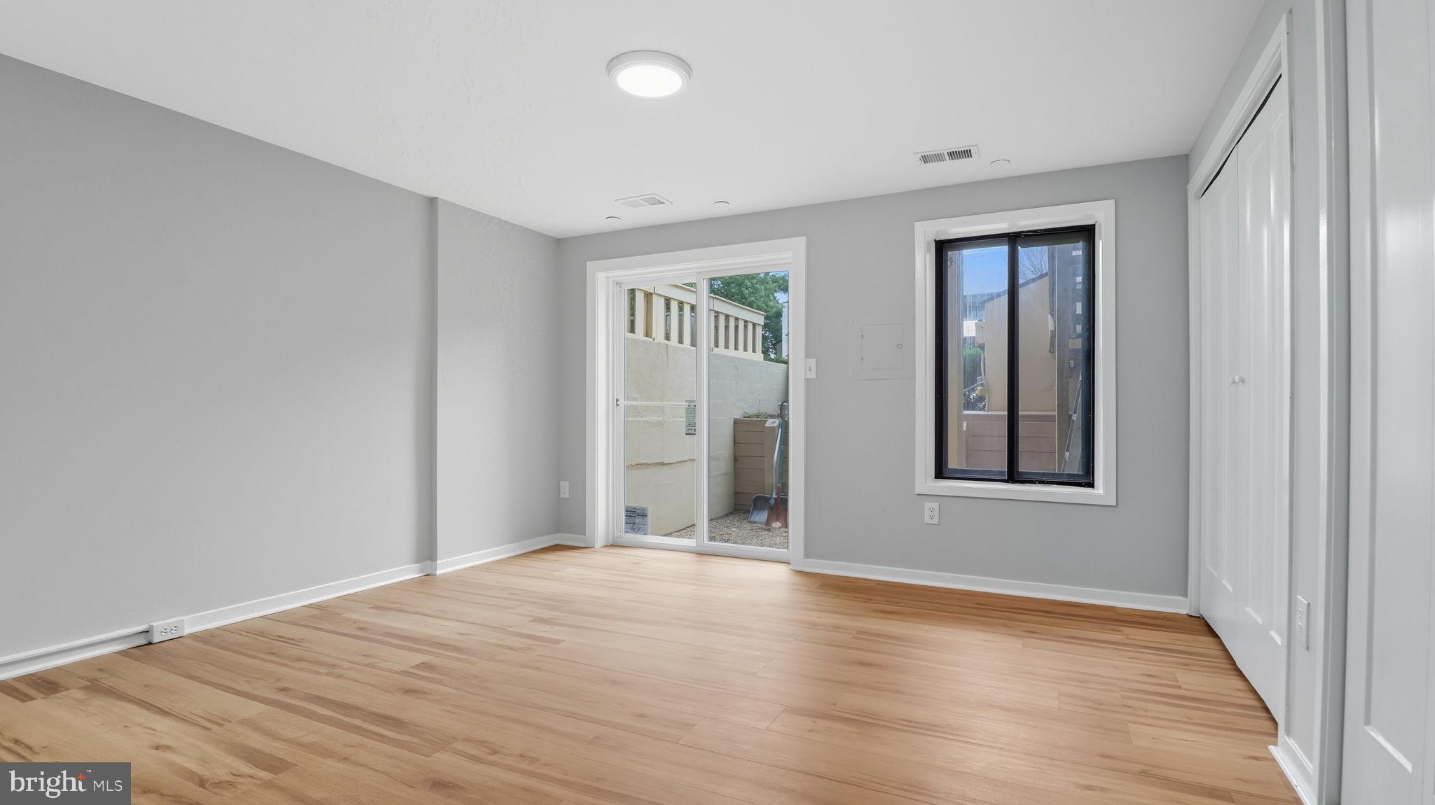 CHRISTOPHER COURT - Residential