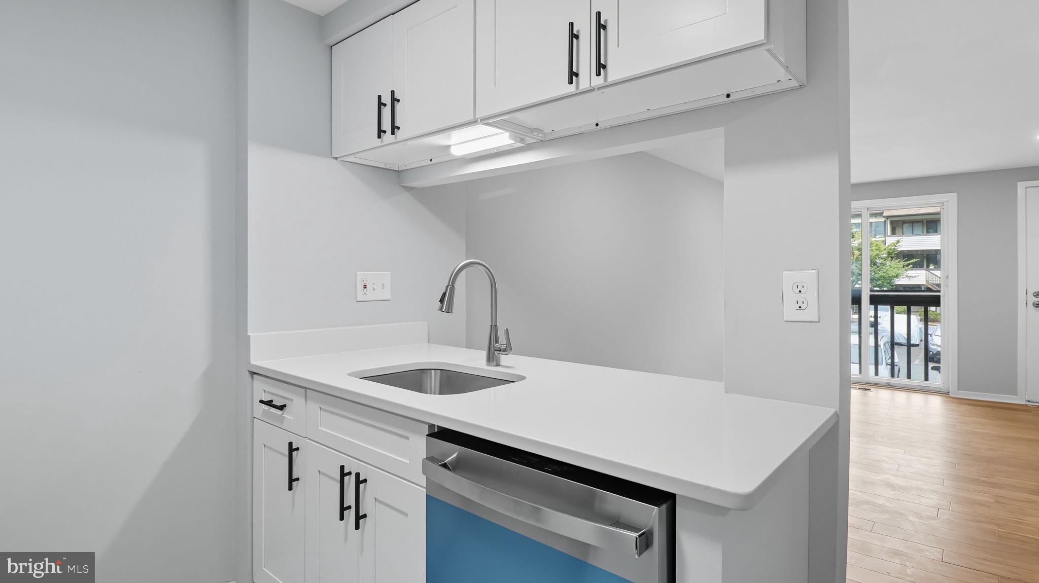 CHRISTOPHER COURT - Residential