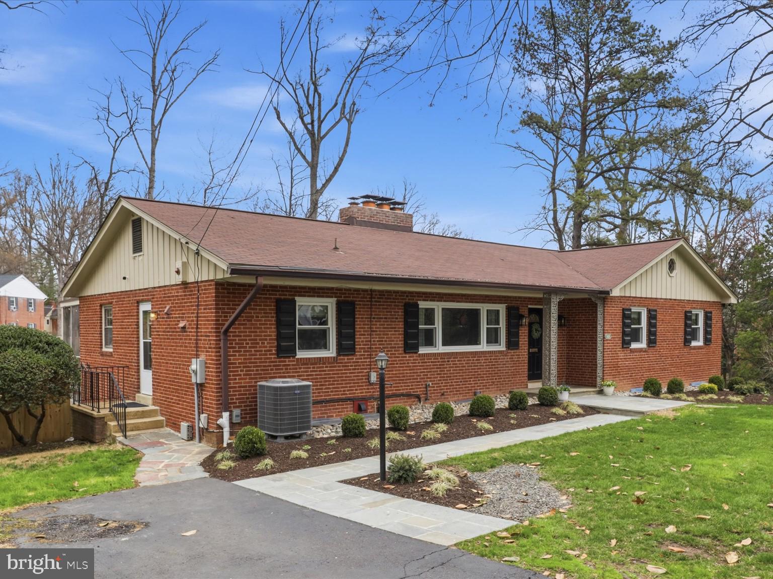 6424 WALTERS WOODS DRIVE