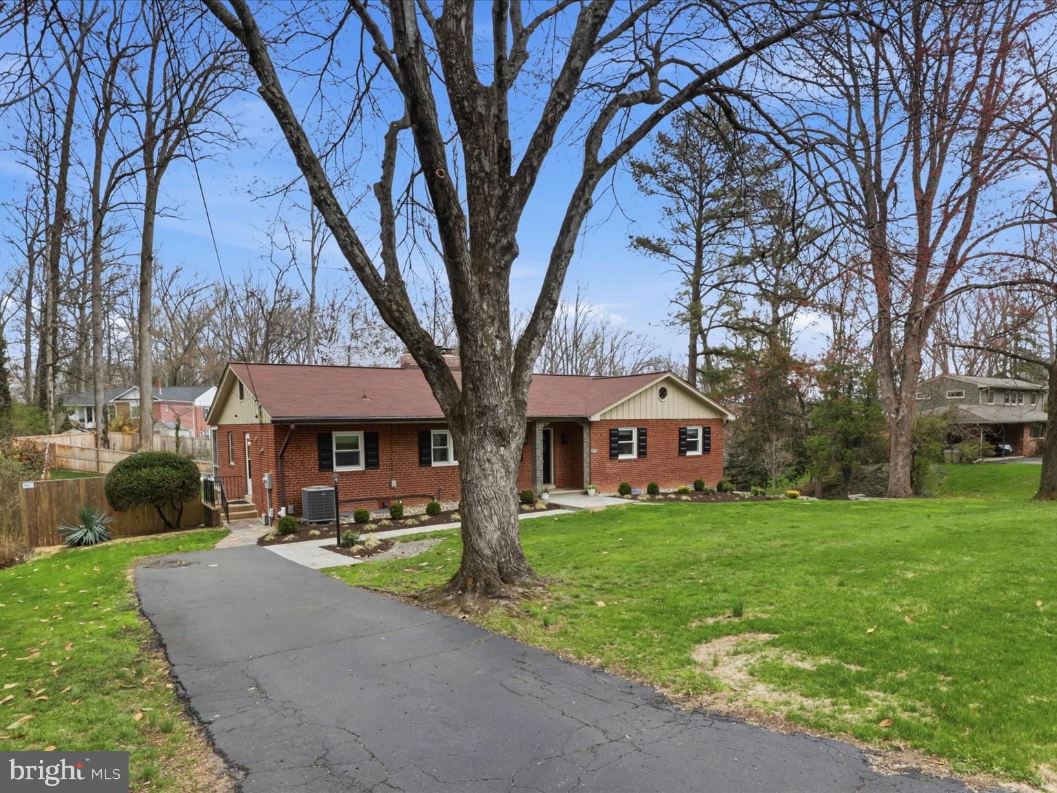 6424 WALTERS WOODS DRIVE