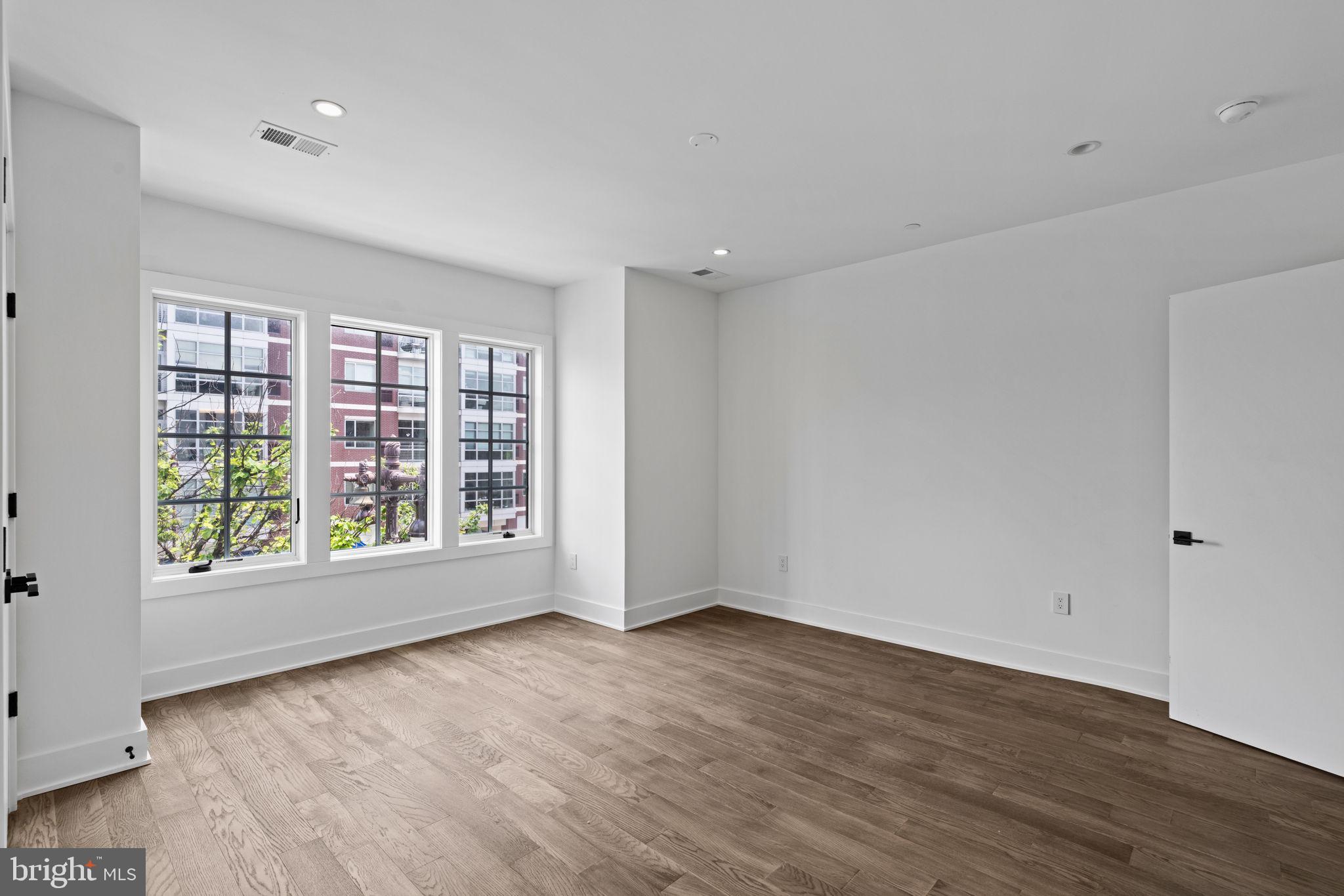 GRADUATE HOSPITAL - Residential