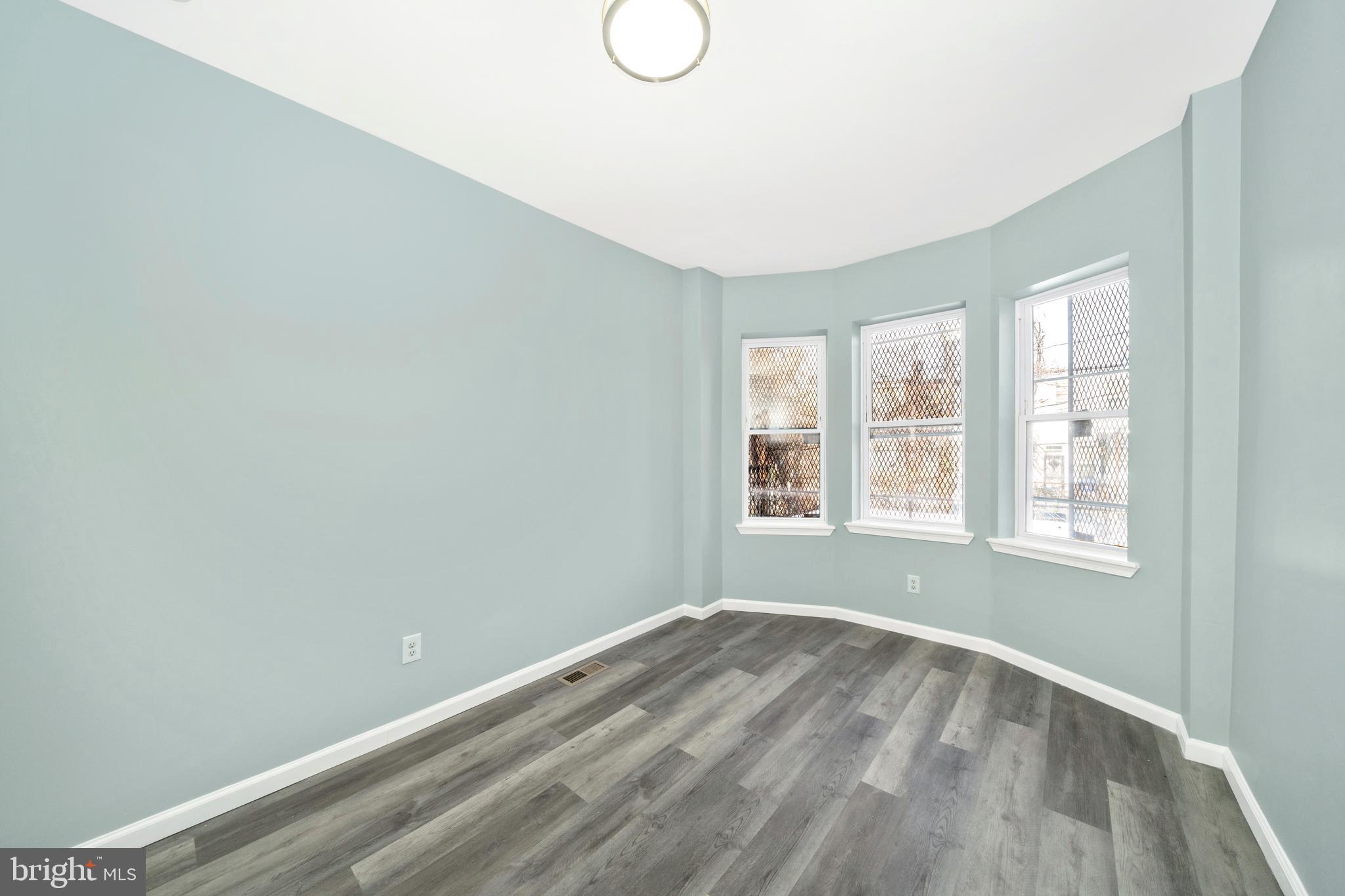 EVERGREEN LAWN - Residential