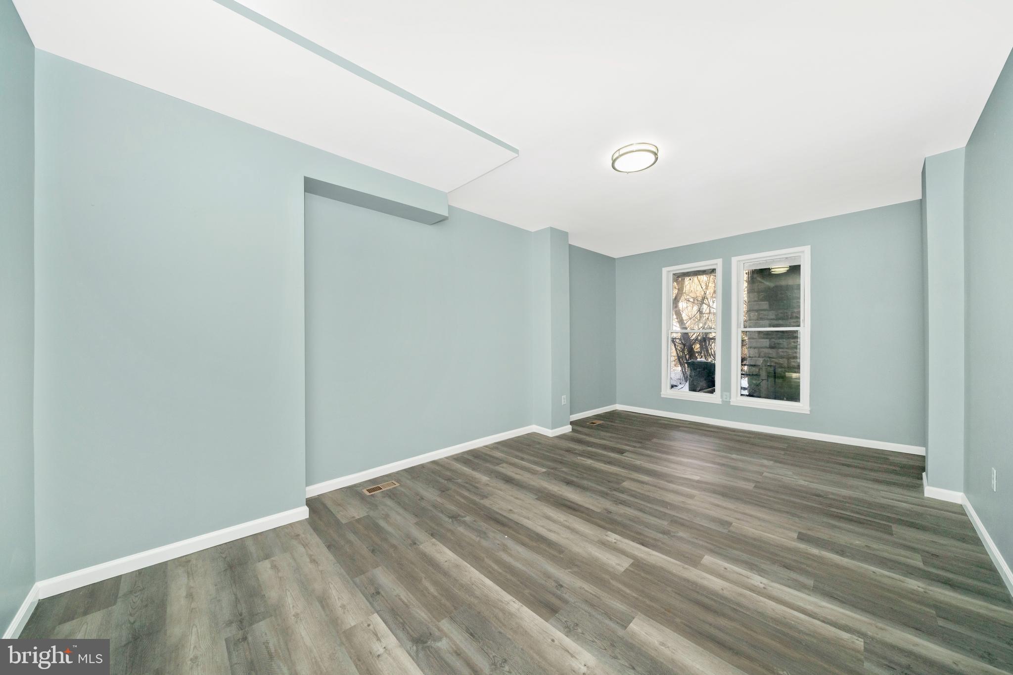 EVERGREEN LAWN - Residential