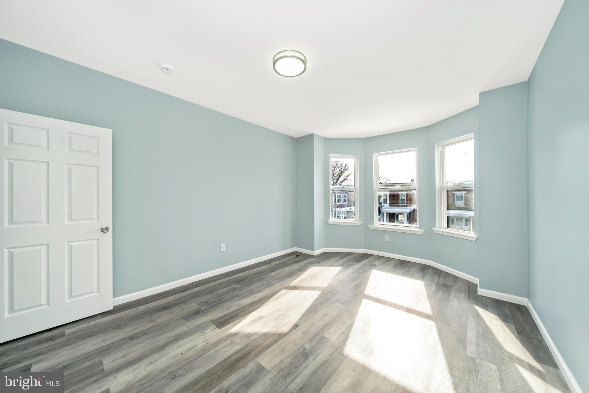 EVERGREEN LAWN - Residential