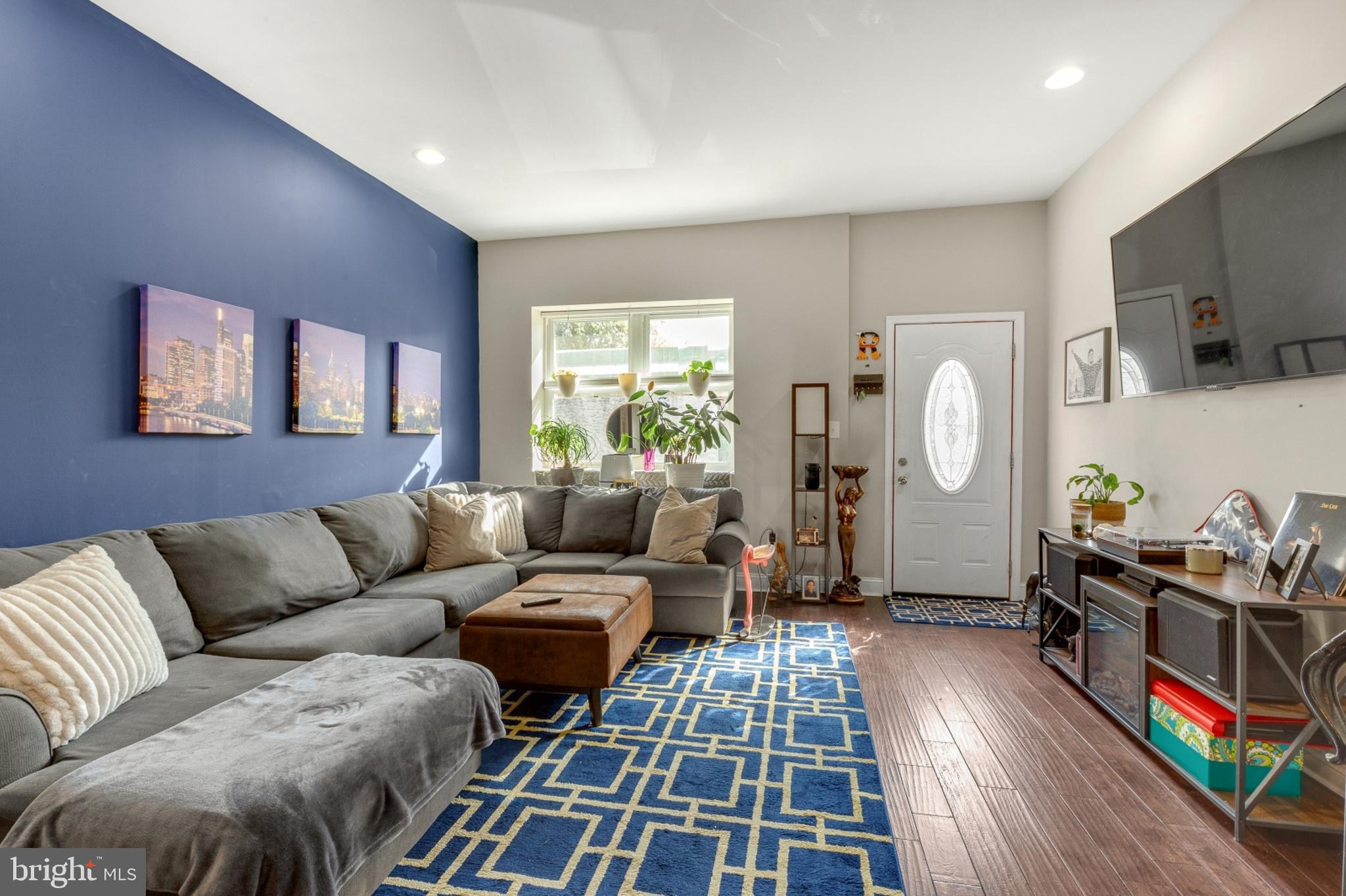 2652 LIVINGSTON STREET