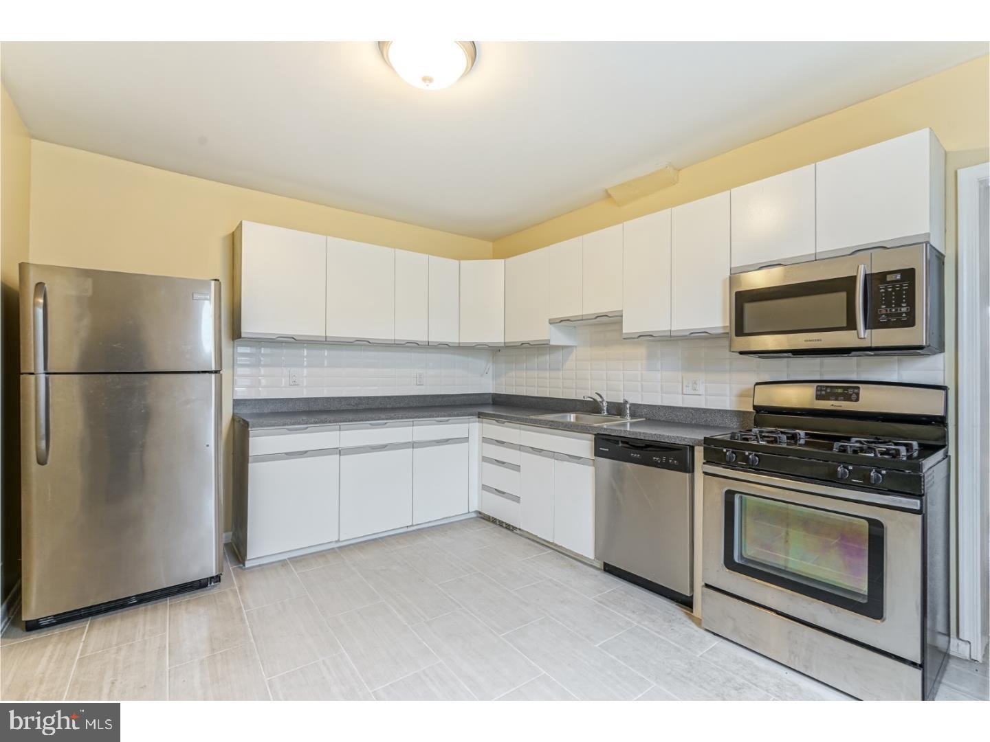 PORT RICHMOND - Residential Lease