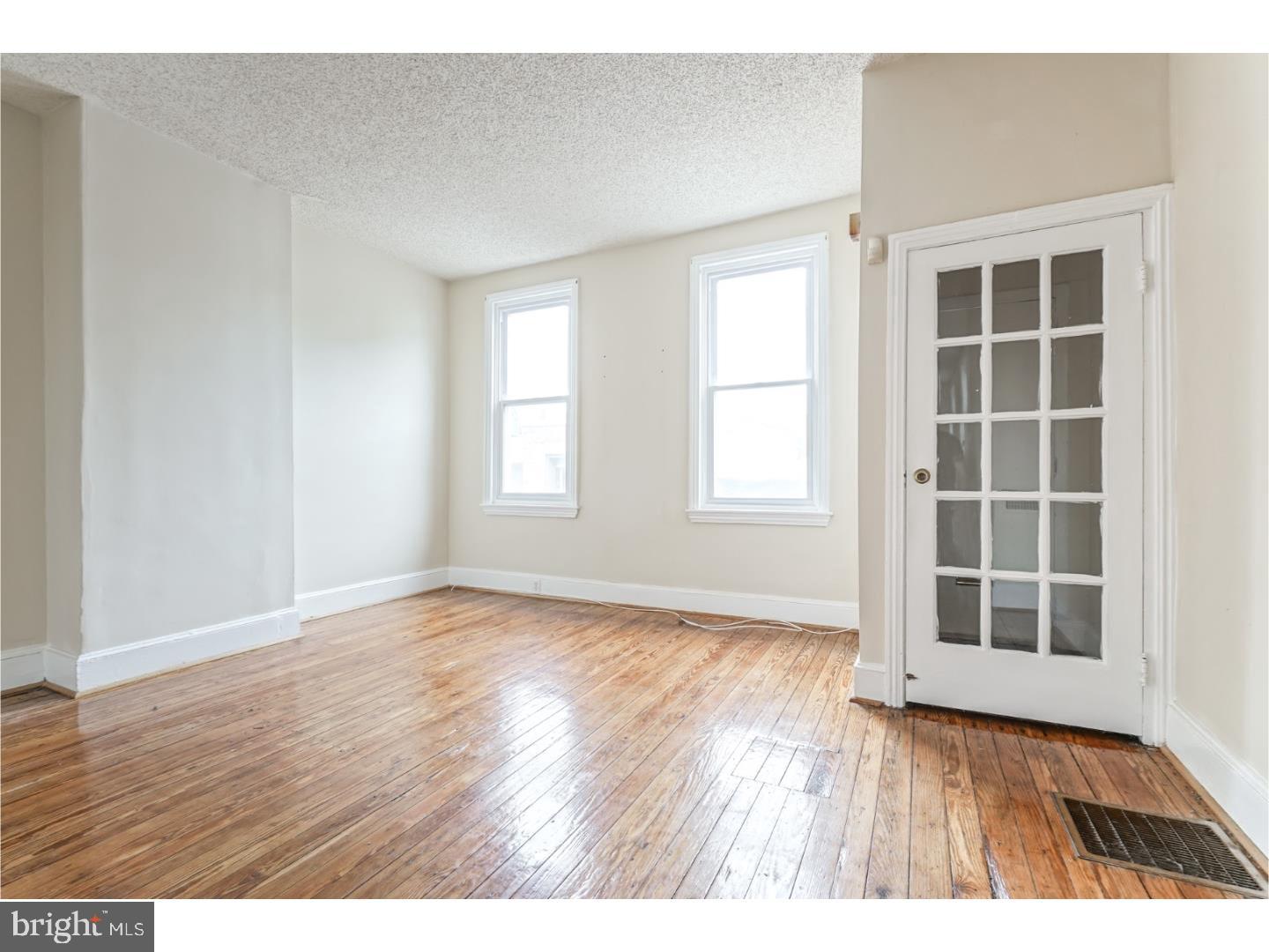 PORT RICHMOND - Residential Lease