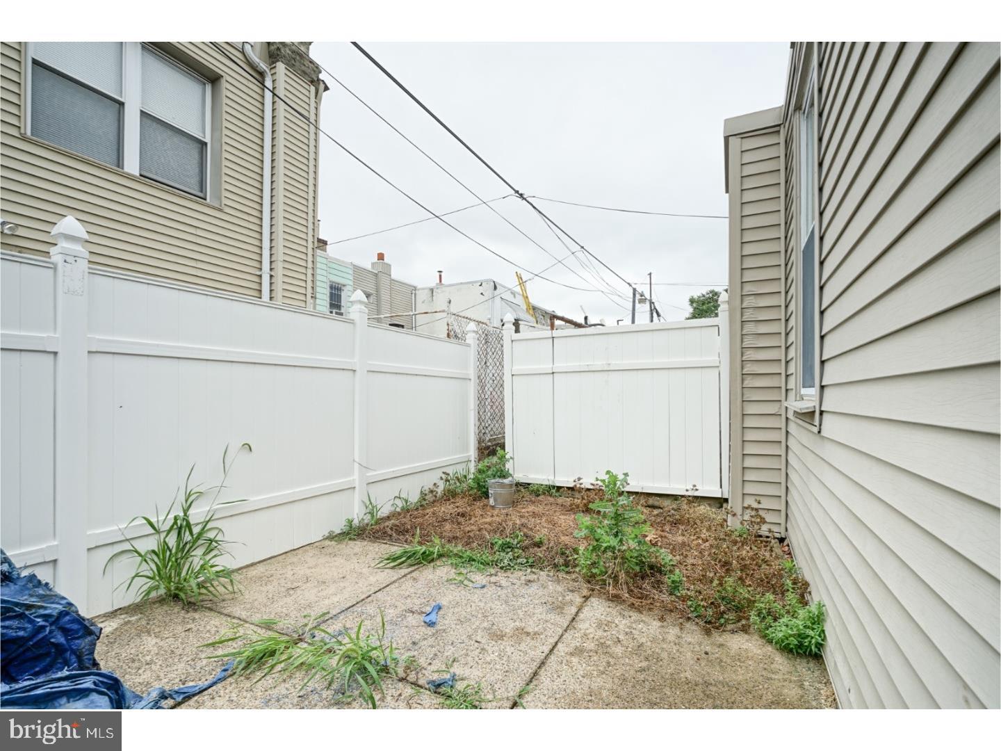 PORT RICHMOND - Residential Lease