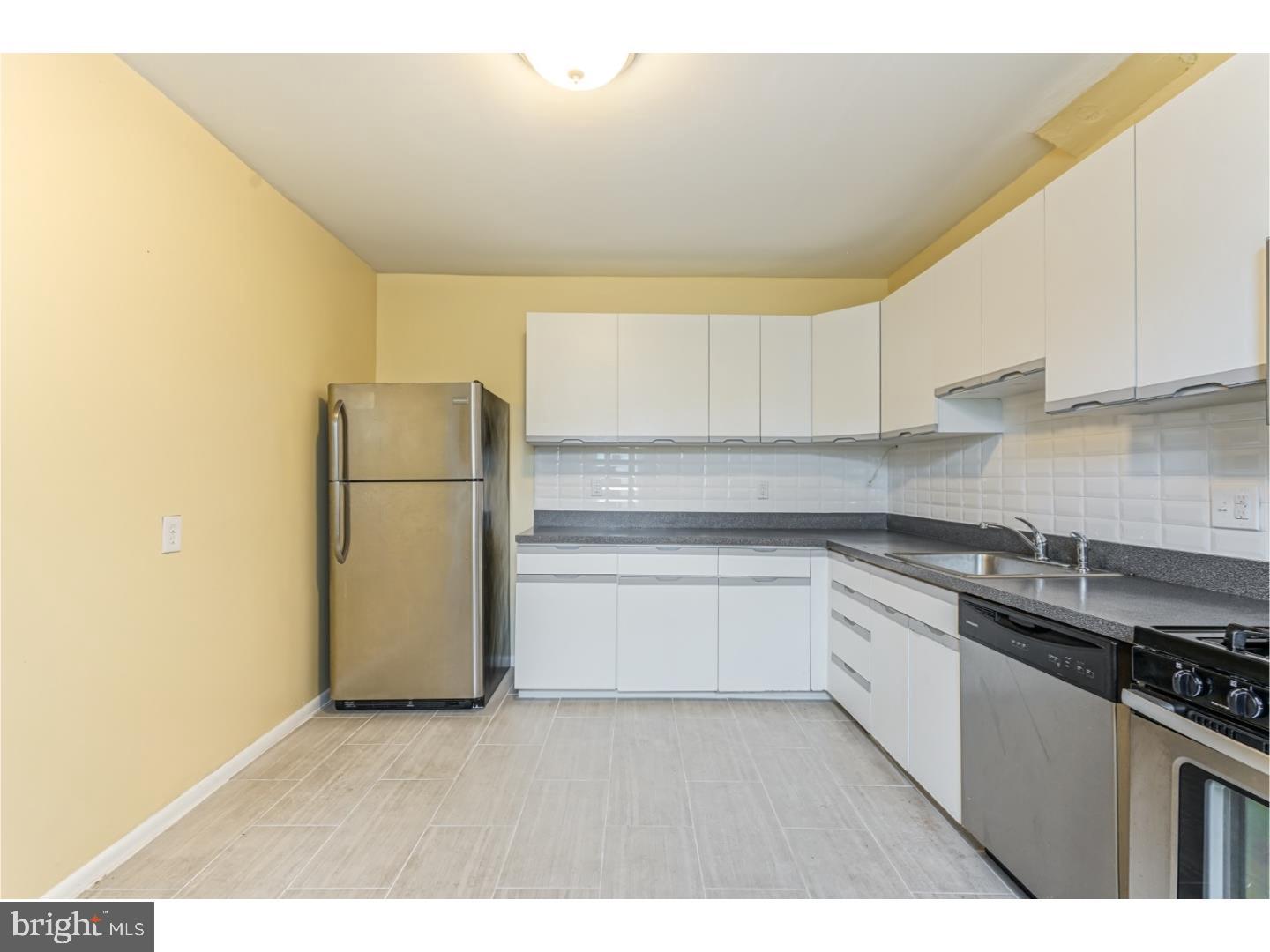 PORT RICHMOND - Residential Lease