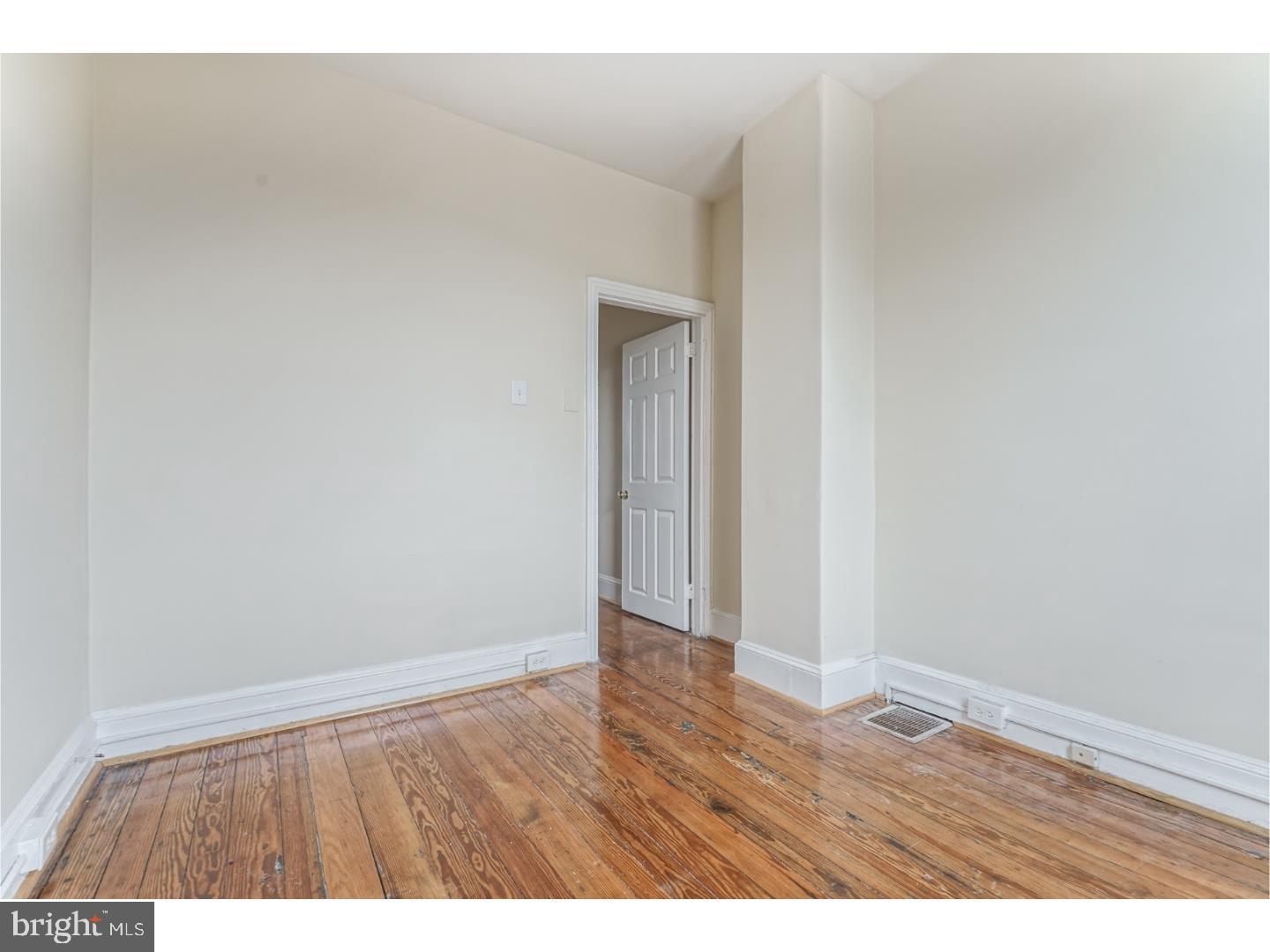 PORT RICHMOND - Residential Lease