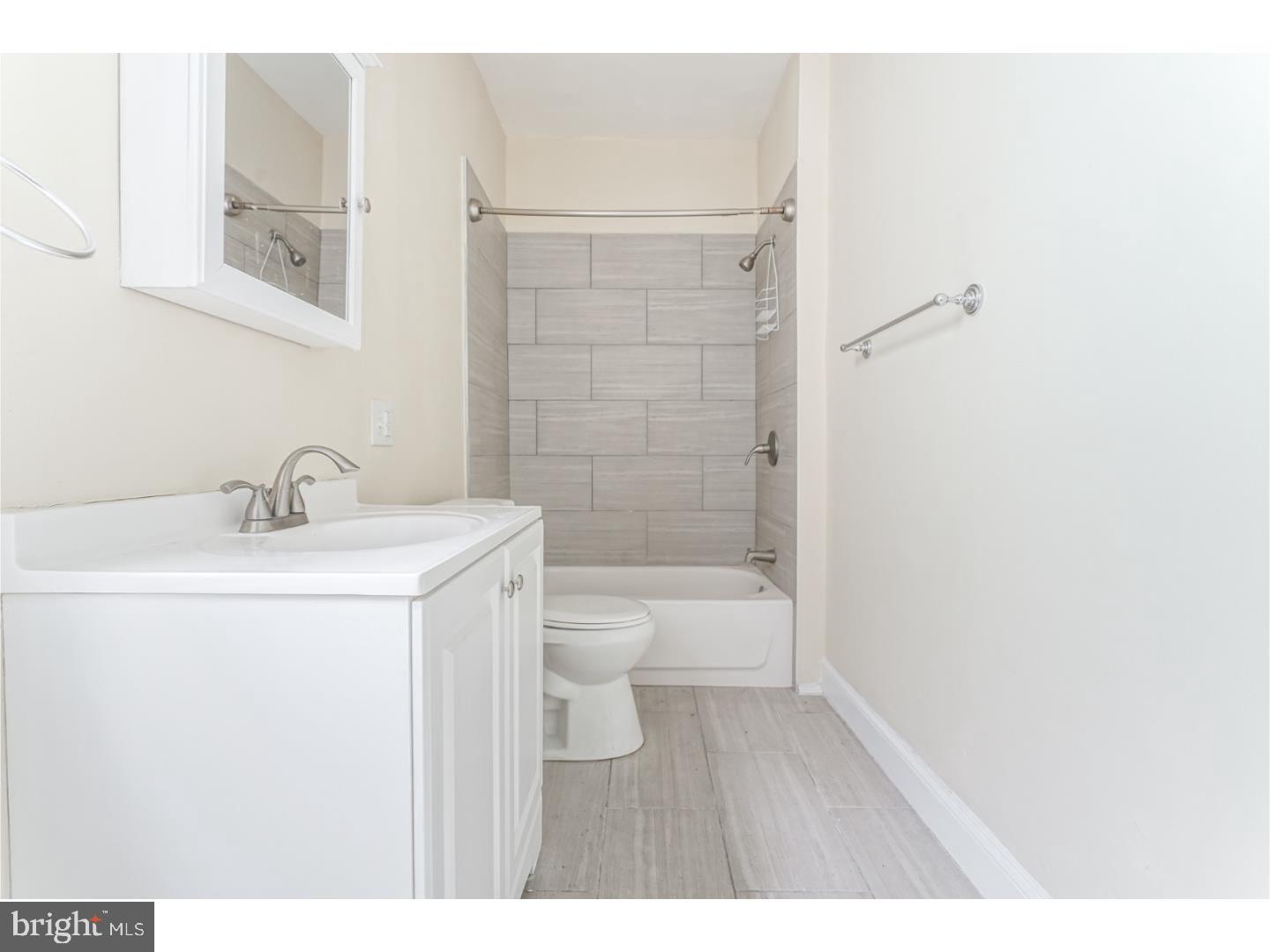 PORT RICHMOND - Residential Lease