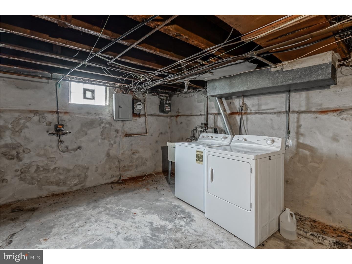 PORT RICHMOND - Residential Lease