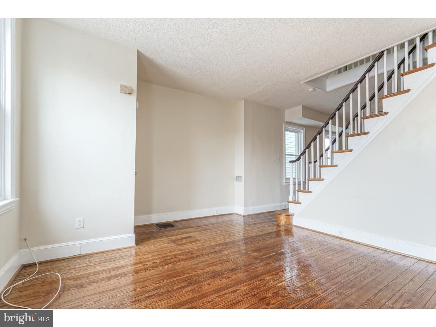 PORT RICHMOND - Residential Lease