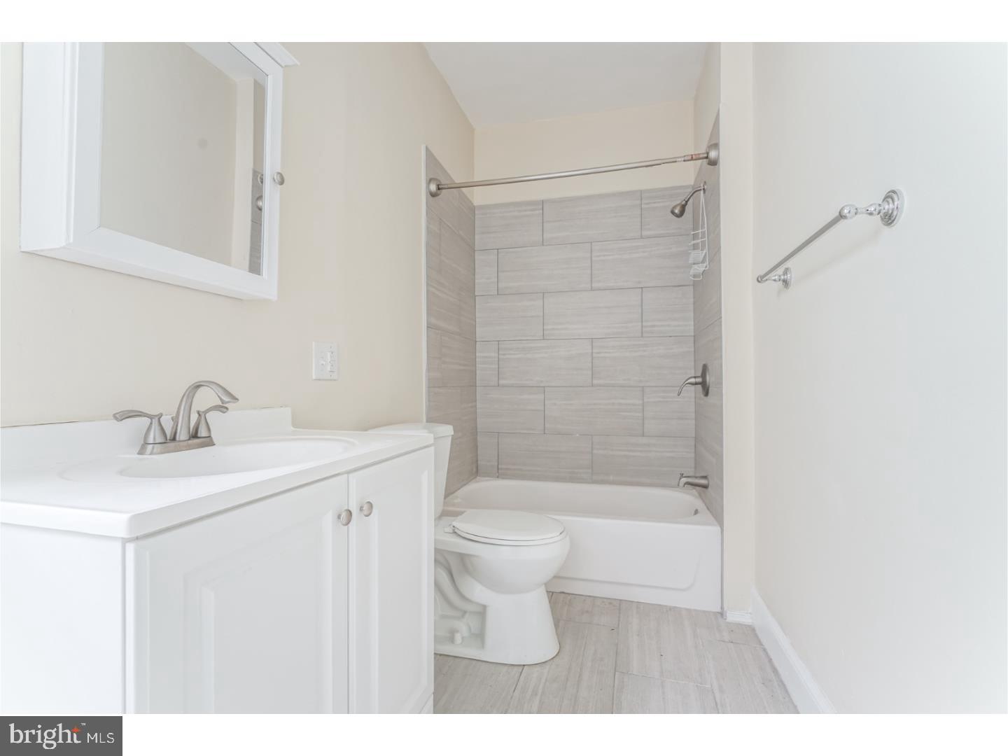 PORT RICHMOND - Residential Lease