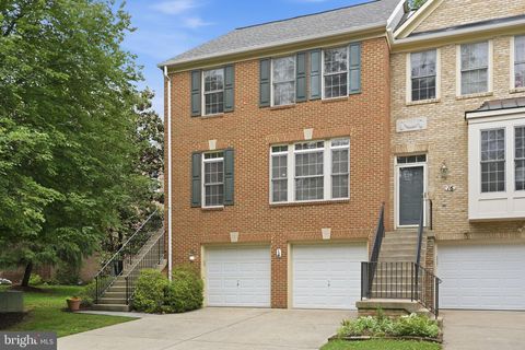 Photo of 14 Calabash Court, ROCKVILLE, MD 20850 (MLS # MDMC2236138)