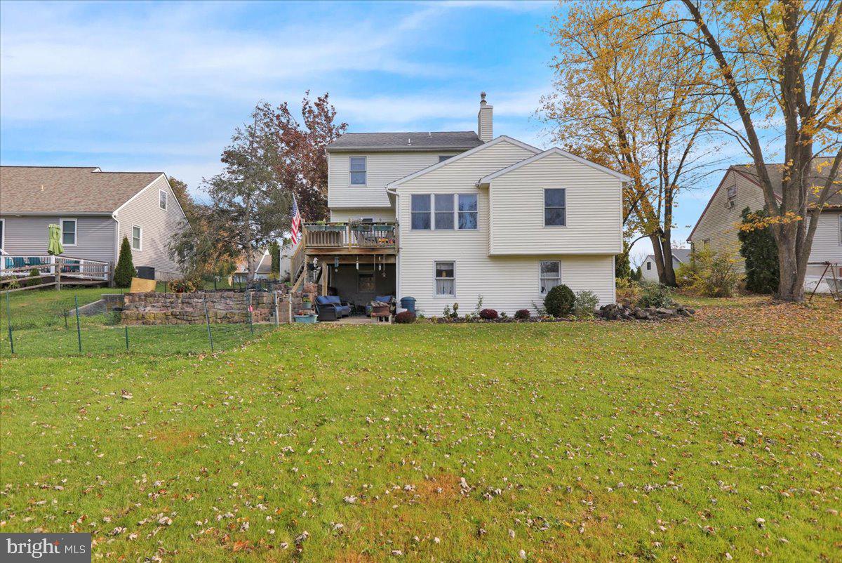 VILLAGE HOLLOW - Residential