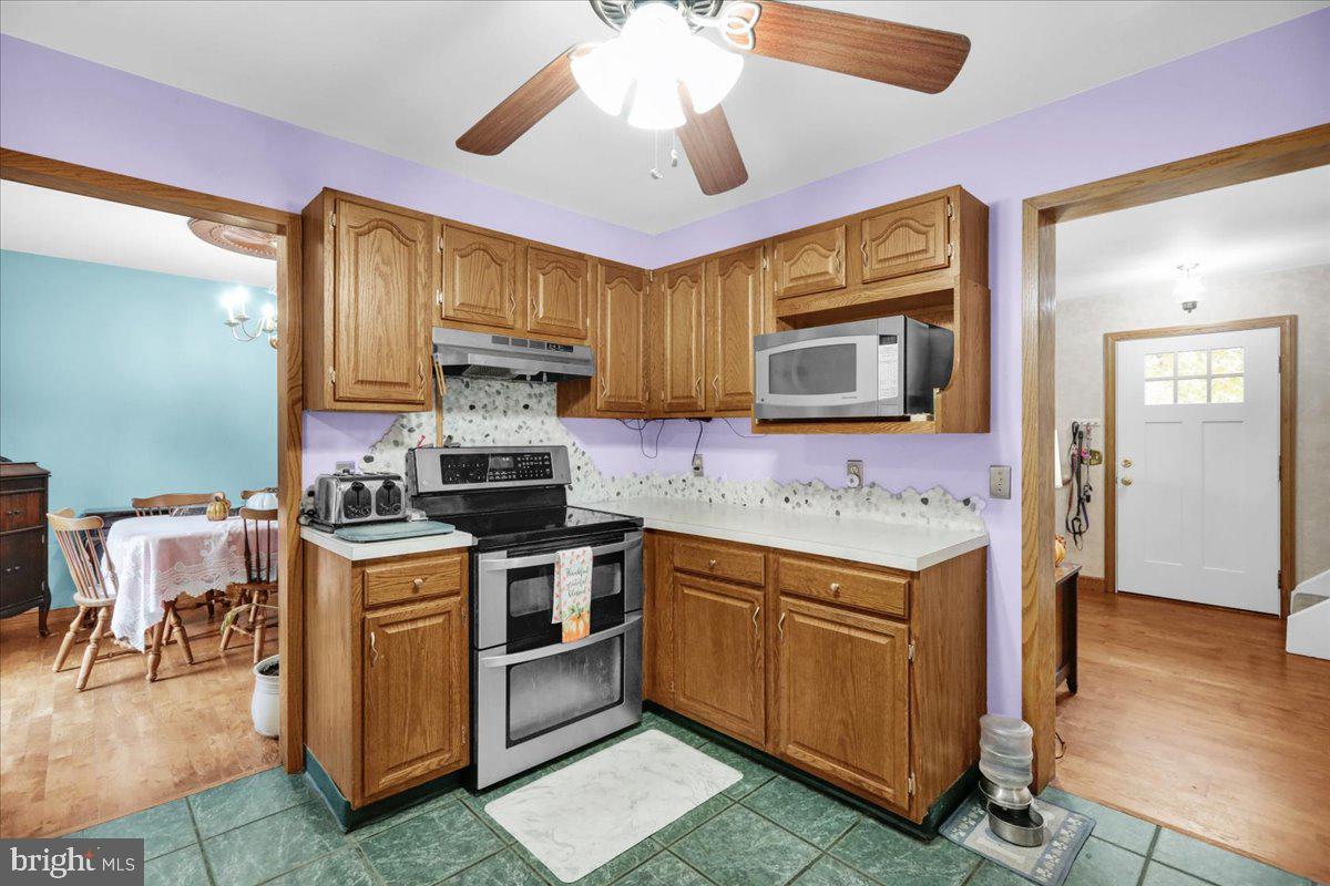 VILLAGE HOLLOW - Residential