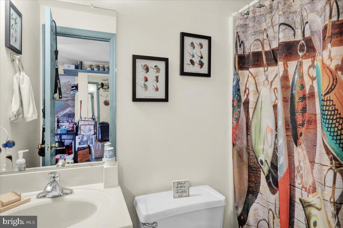 VILLAGE HOLLOW - Residential