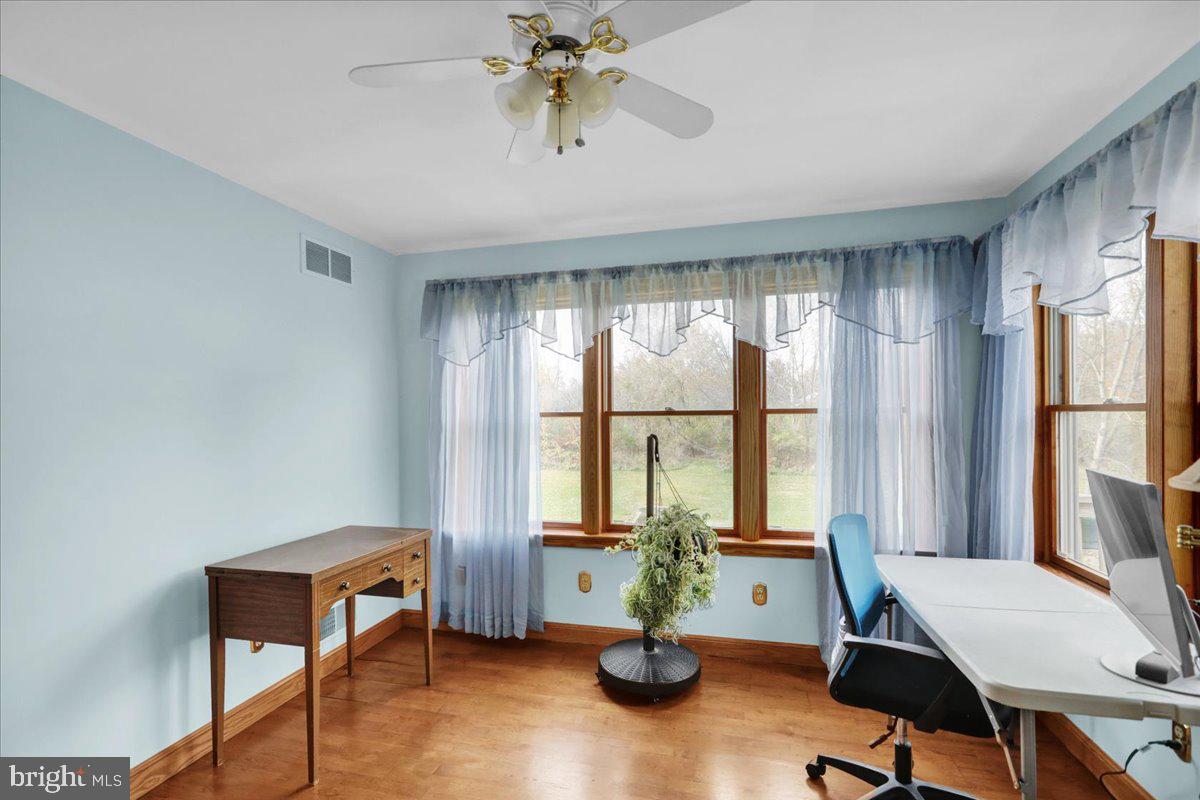 VILLAGE HOLLOW - Residential