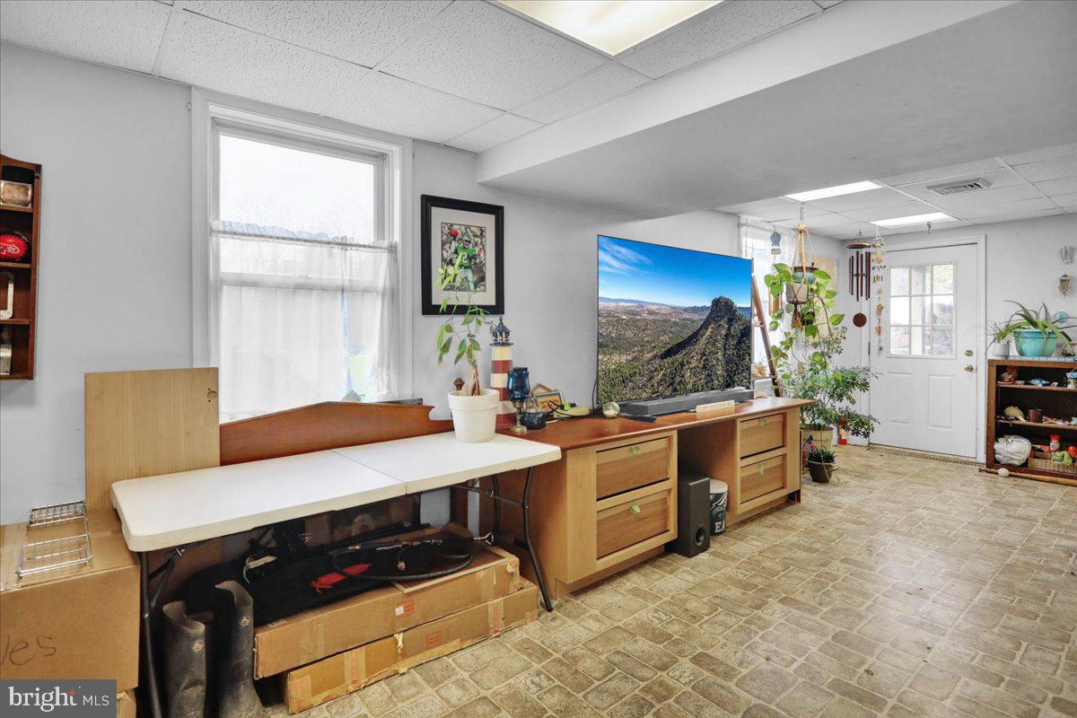 VILLAGE HOLLOW - Residential