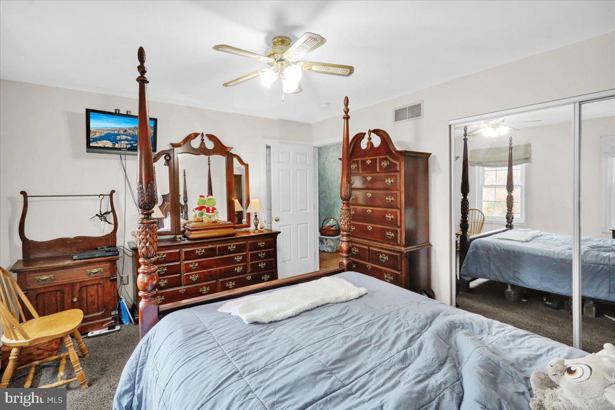 VILLAGE HOLLOW - Residential