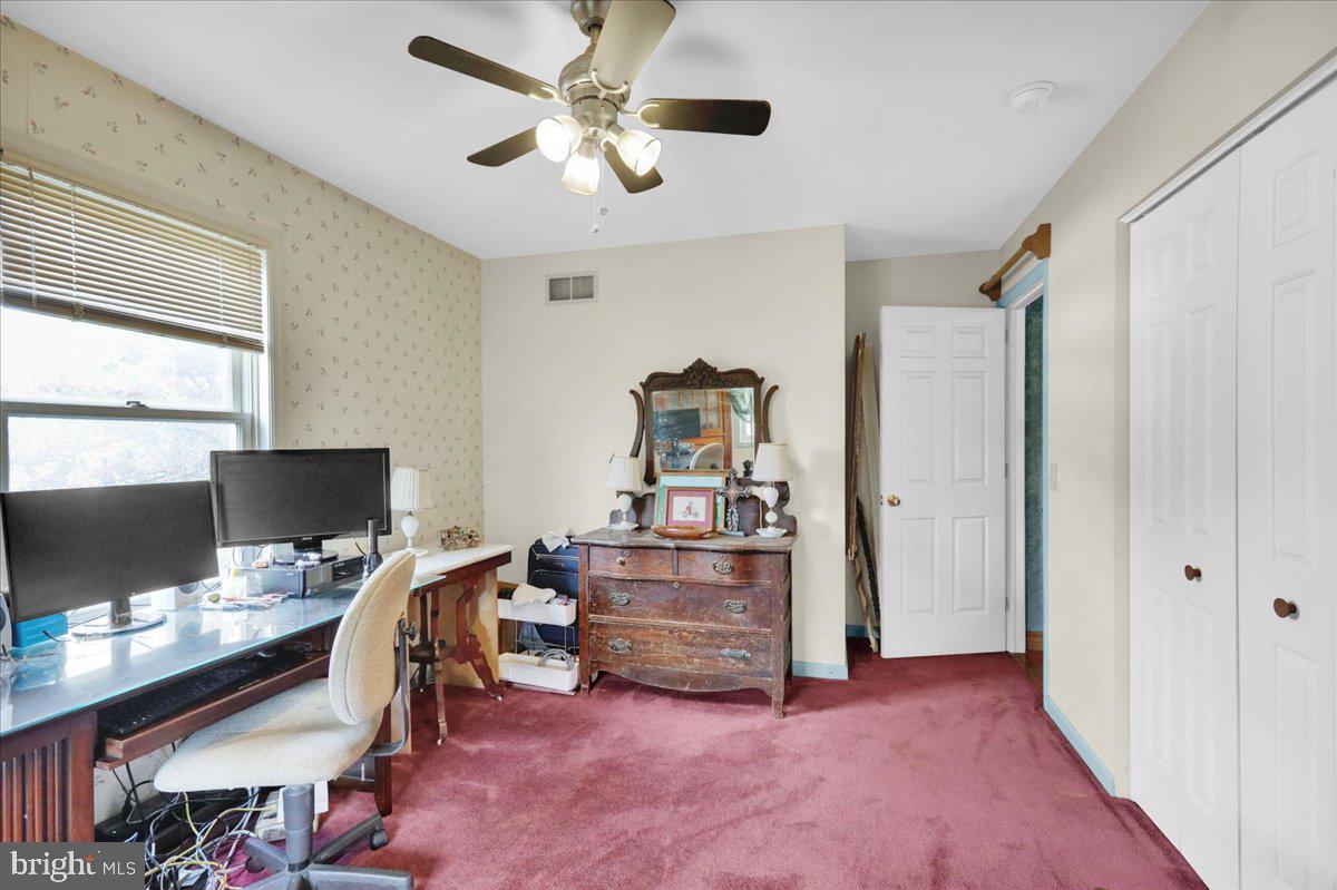 VILLAGE HOLLOW - Residential