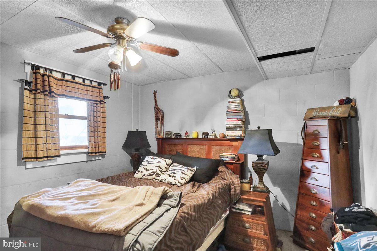 VILLAGE HOLLOW - Residential