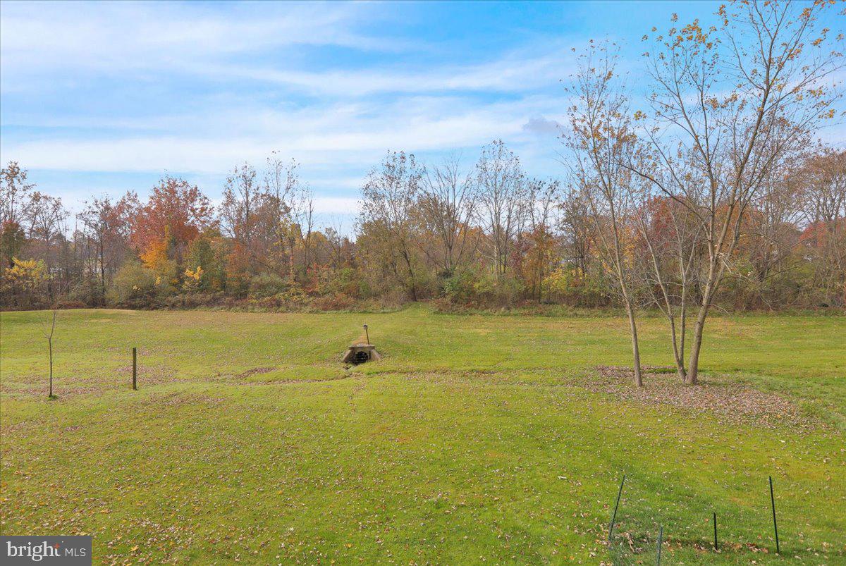 VILLAGE HOLLOW - Residential